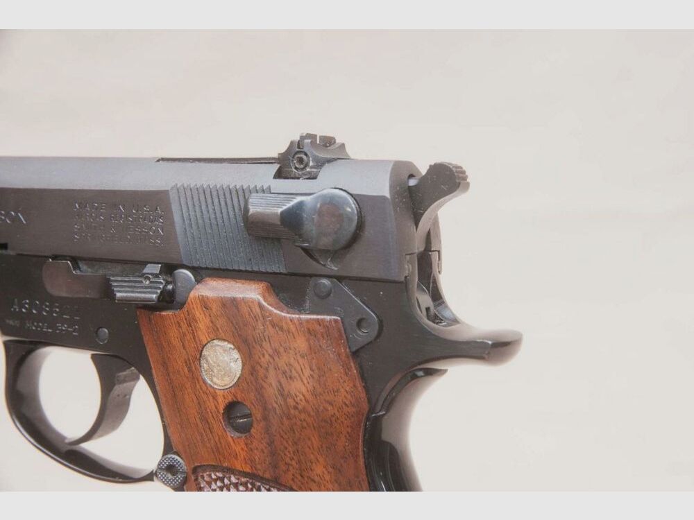 Smith & Wesson 39