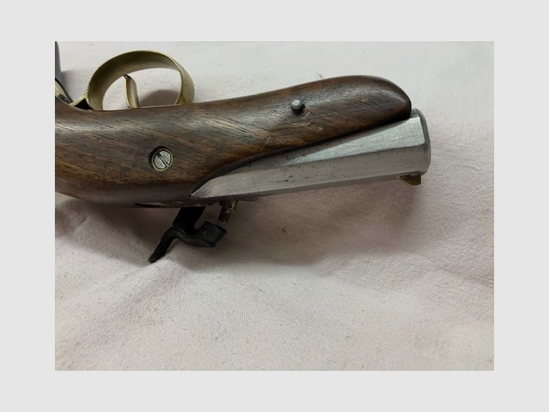 Derringer a percussione a caricamento frontale