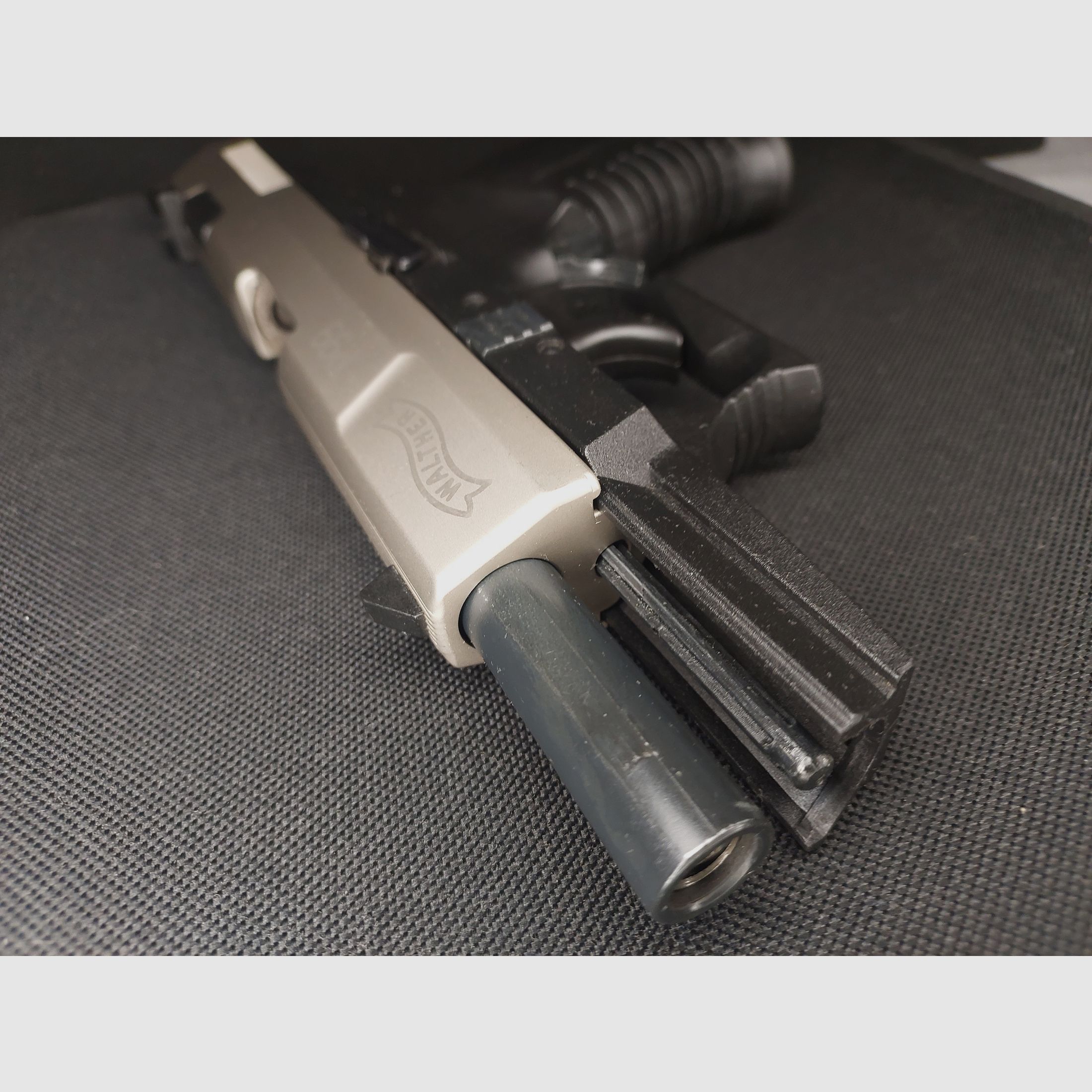 Walther P99 blank firing pistol 9mm P.A.K. bicolor (762) with Fidragon holster