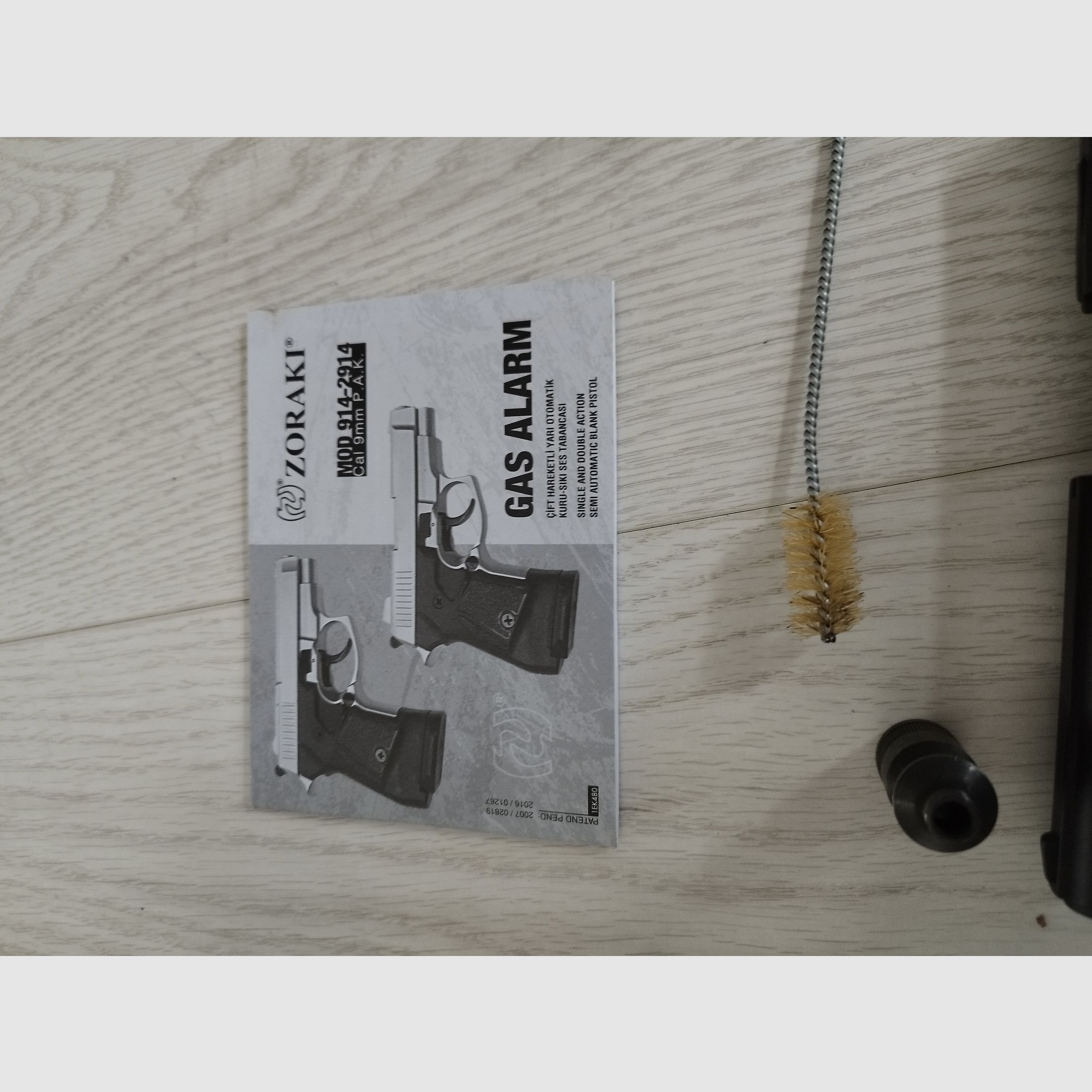 Zoraki 914-P Schreckschusspistole 9mm P.A.K. brüniert PTB mit Box, Anleitung und Becher.