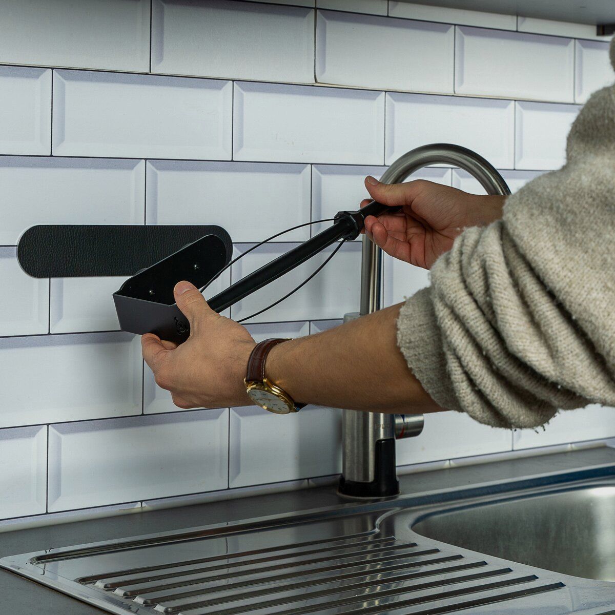 Magnet Kitchen Roll Holder incl. Metal Bar, image 4 of 5