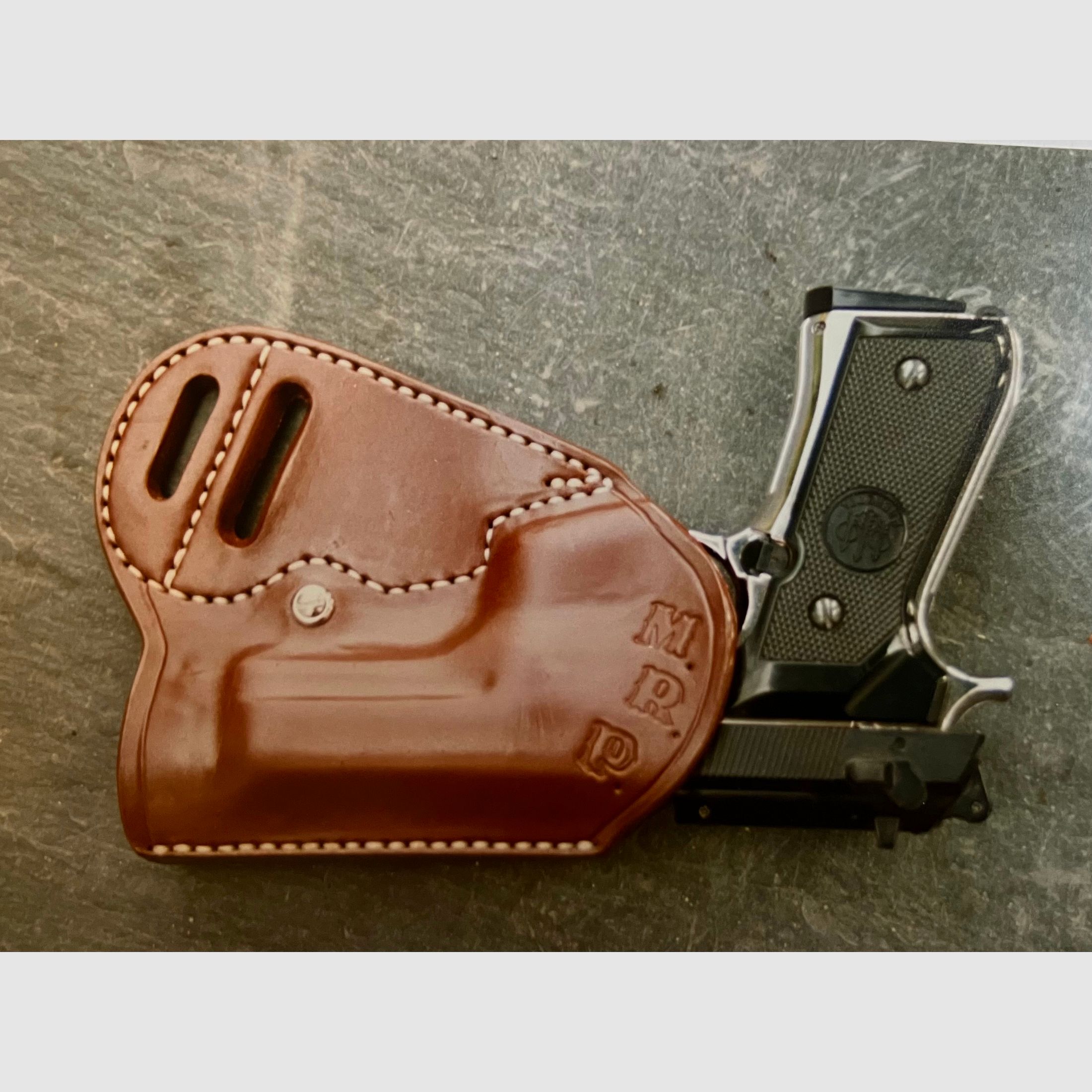 HKDesign Holster Art. Nr. 035 "Secret Service" Holster für Beretta 92 F ( Back up ) und SIG 226  mit eingenähten Lederkornschienen