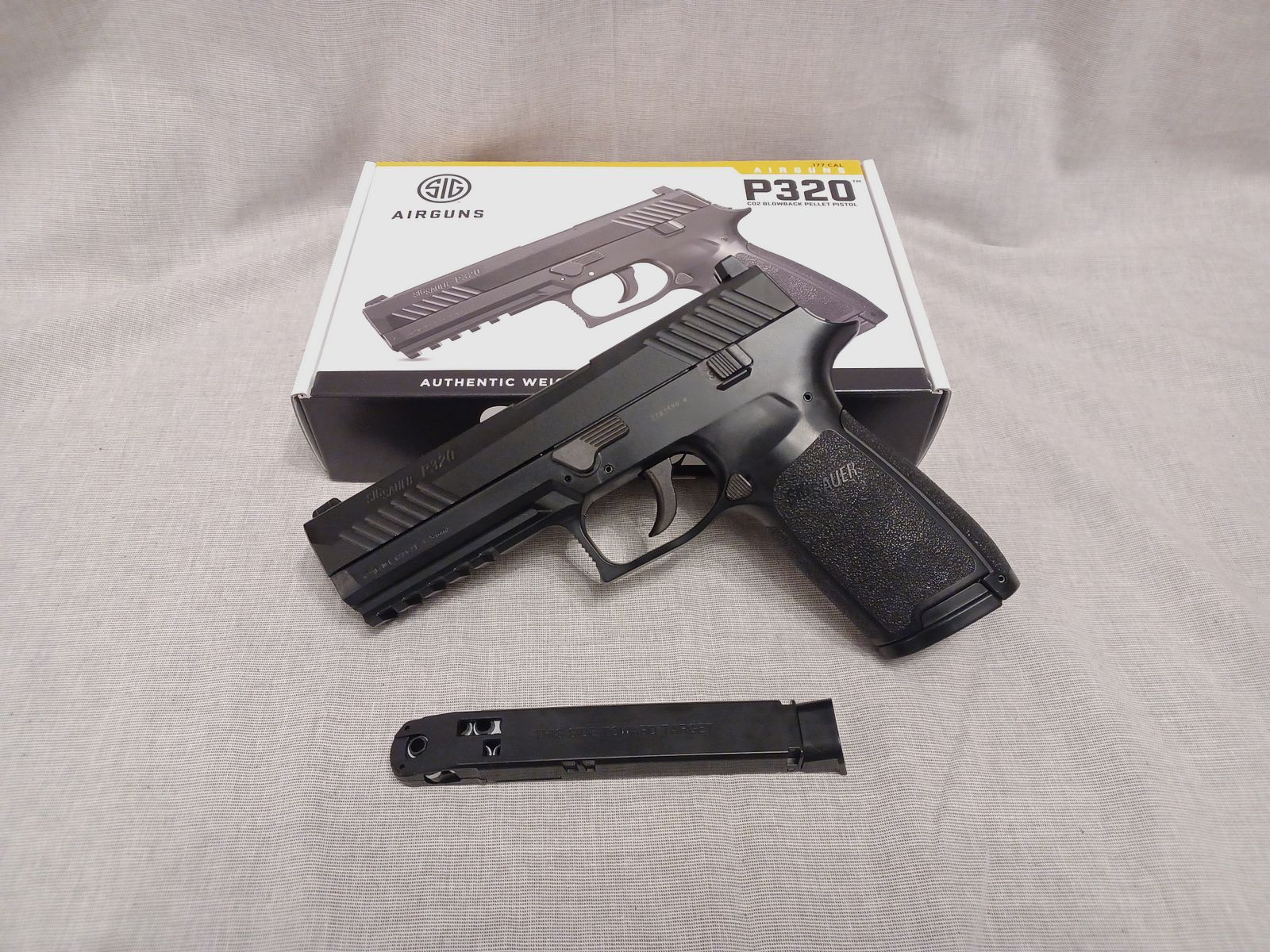 SIG SAUER P320 black / 4,5 mm Diabolo / BlowBack / CO2 / Pistole / OVP (62)