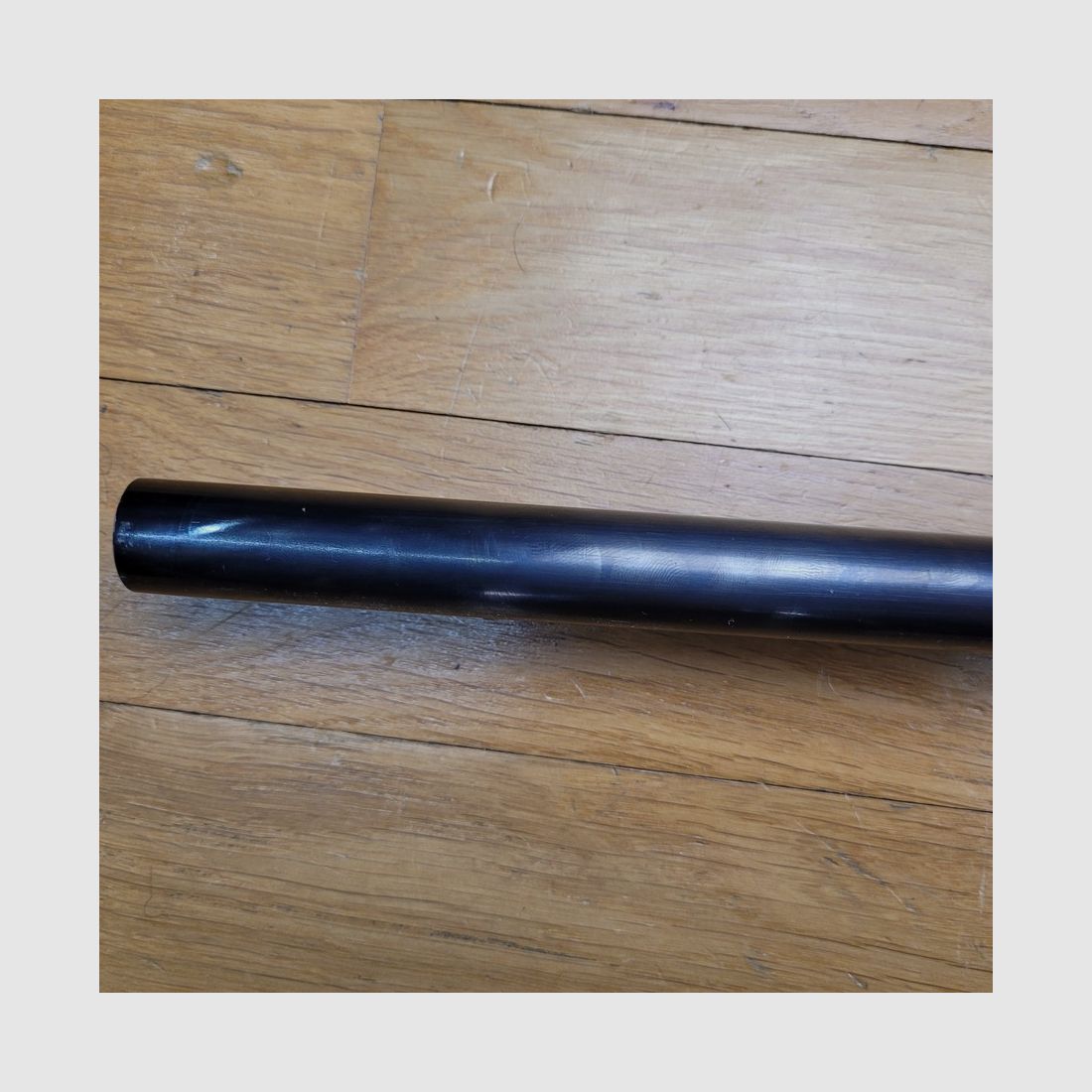 Sehr schönes Seitengewehr mit externen Hahn – In 12/70 – Von Victor Sarasqueta unter der Marke Ego – Echte Schlagplatten (!) – Hoher Verarbeitungsgrad – Pistolengriff mit Wiener Backe aus geöltem Nussbaum ohne die geringsten Makel – Große Reserve im Schlüssel – Spiegelkanonen mit perfekter Brünierung – Prüfung 1200 bar -Neuwertig, Bild 32 von 38