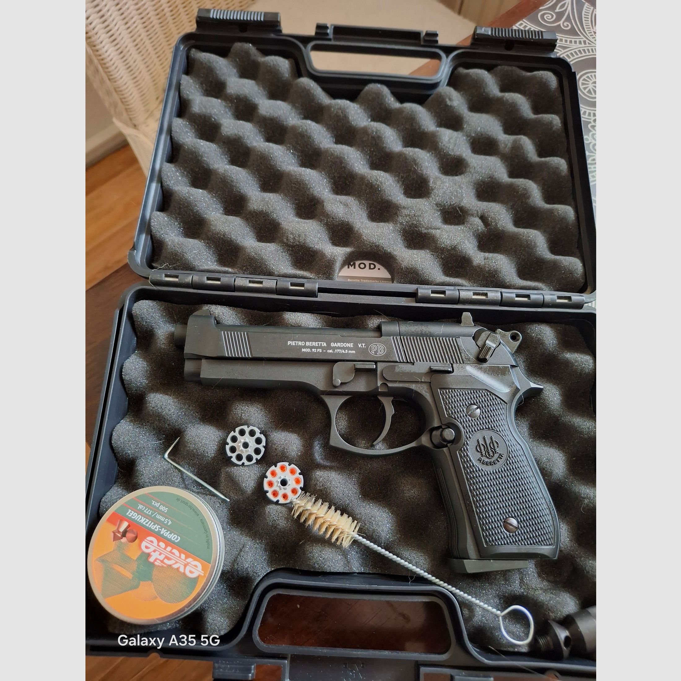 BERETTA MOD. 92 FS, CO2 cal. 4.5 with accessories