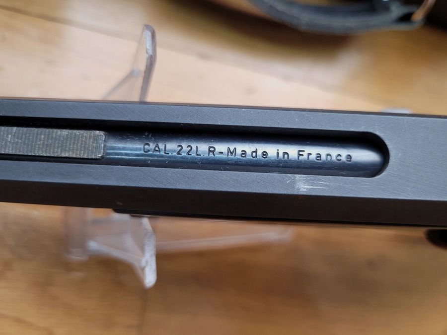 Ottima pistola DES 69/U – Fabbricata in Francia da Unique a Hendaye – Cal. 22 LR – Calcio anatomico regolabile in noce – Caricatore da 10 colpi – Grilletto regolabile – Doppia bossolo – Set di contrappesi – Tutto in acciaio lavorato – Ottime condizioni, immagine 21 di 27
