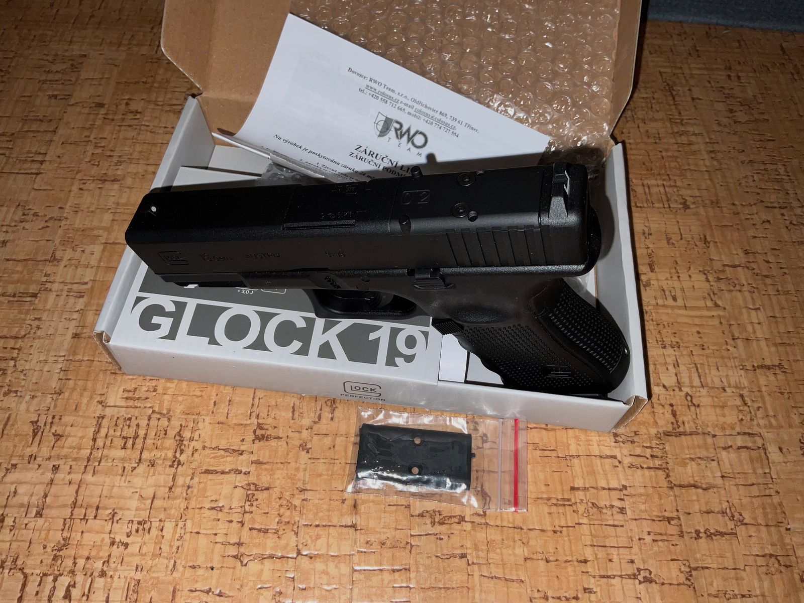 Glock 19 CO2 4,5 mm BBs NUOVO