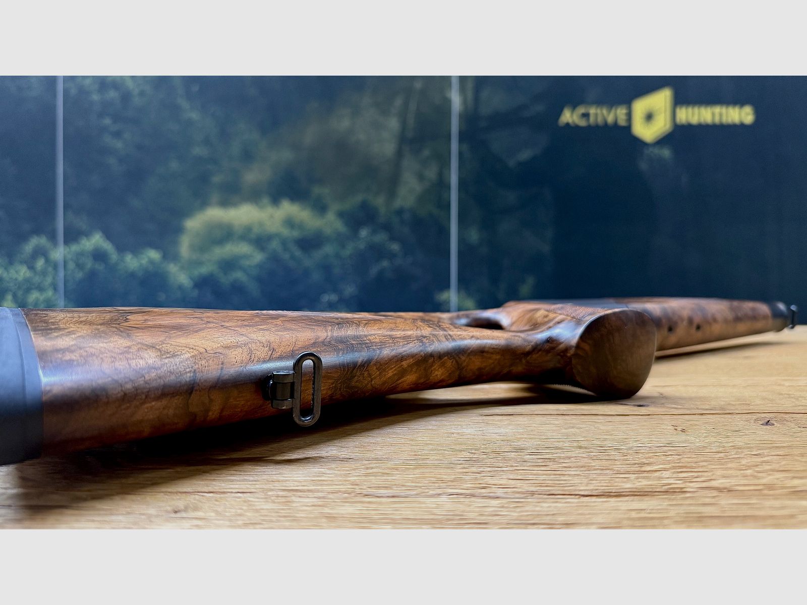 Blaser R8 Holzschaft/Lochschaft mit System, traumhafter, außergewöhnlicher Zubehör-Lochschaft HK 8-9, goldenes R8 Logo