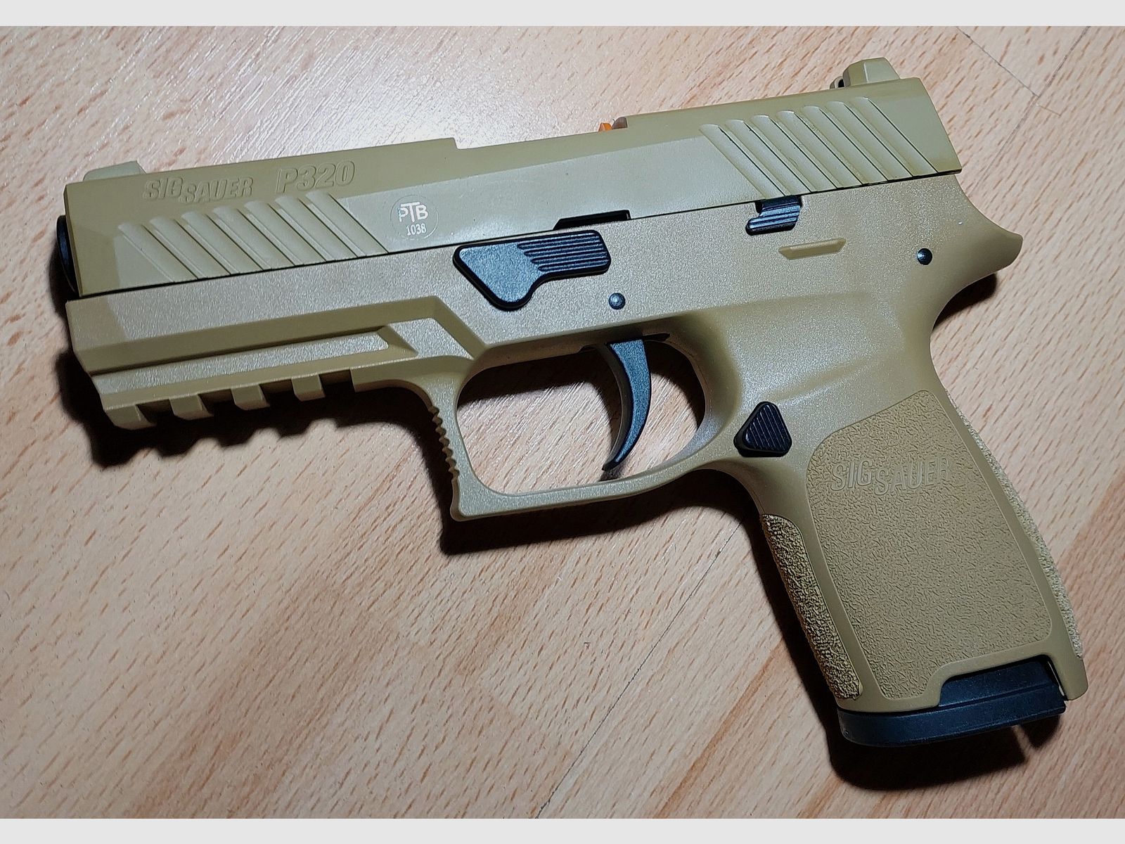 SIG SAUER P320 TAN SRS-PISTOLE 9MM P.A.K. (PTB 1038) NOWY