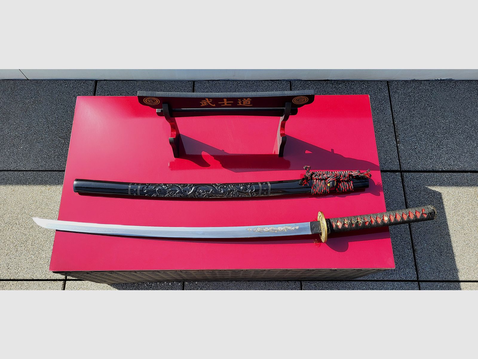 Katana Toshiro Tenryu, schwarz, mit eingraviertem Drachen auf Saya