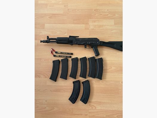AK 105 Airsoft Waffe Neu S-AEG inkl Akkus und Magazine