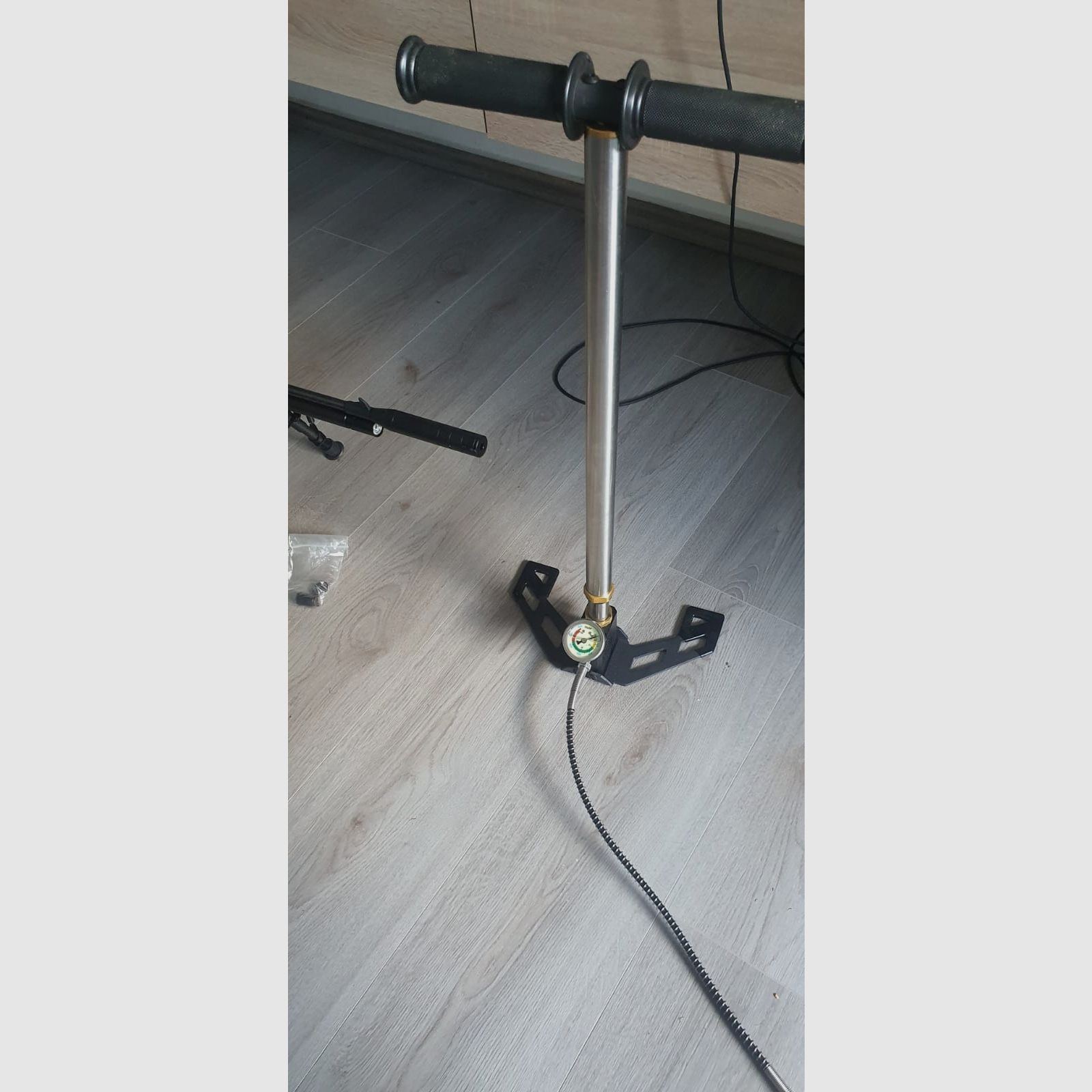 Diana Stormrider 4.5mm with hand pump and built-in bipod