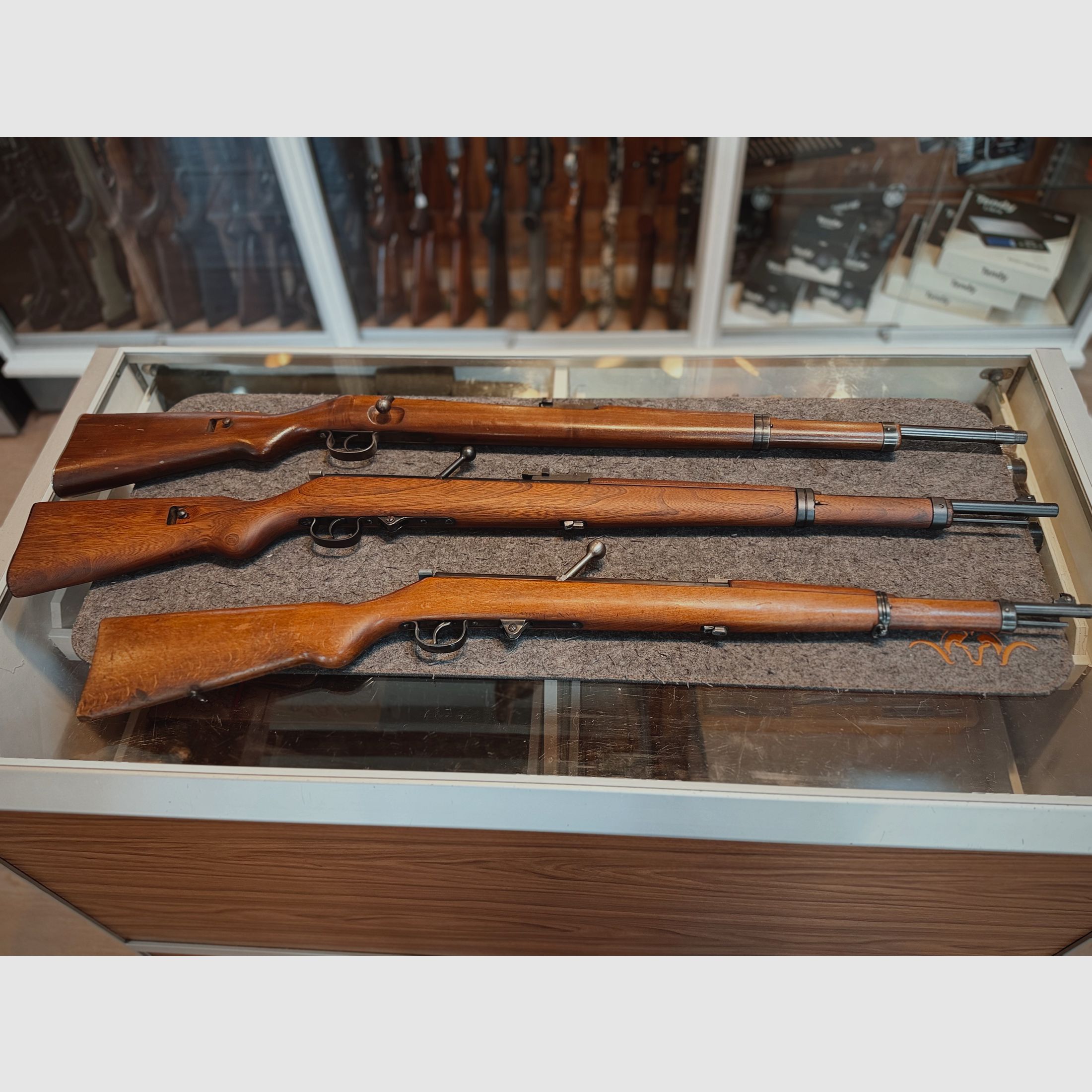Conjunto de armas históricas – Suhl W625C (.22 l.r.) y 2× Haenel Sportmodell 33 Patente Schmeisser