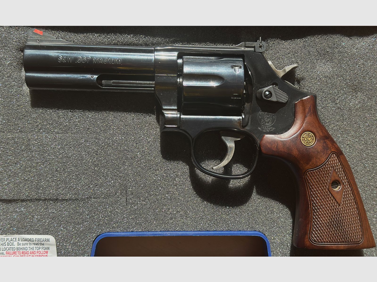 Revolver Smith & Wesson .357Mag  .38Special  Model 586 4
