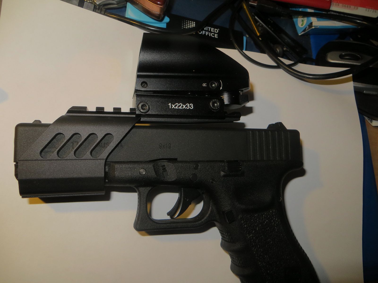 GLOCK 17 avec RedDot Diabolo et BB