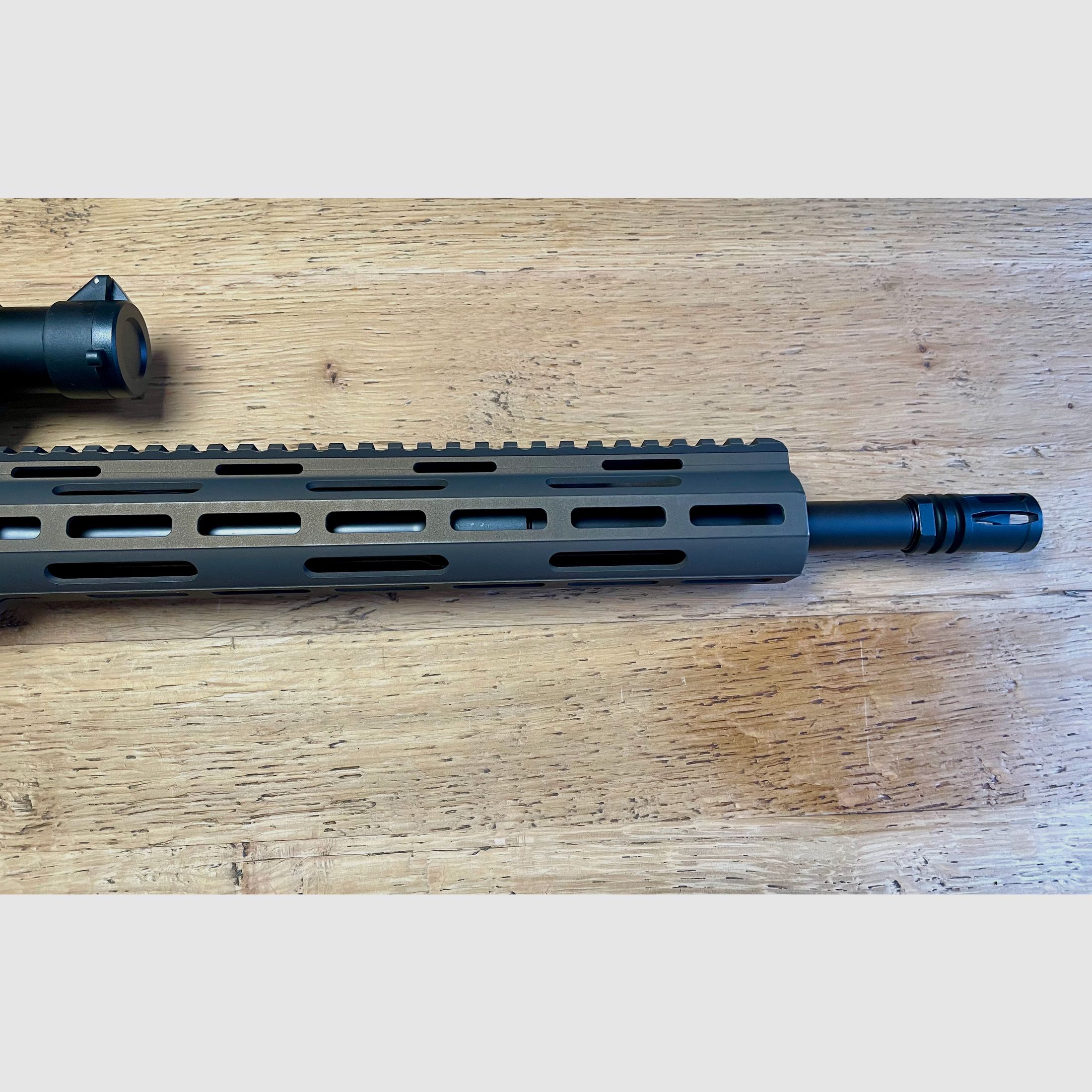 Neu! Messerschmitt AR 15 .223 Rem - 14,5" in Bronze mit ZF 1-6x24 Red Dot Funktion