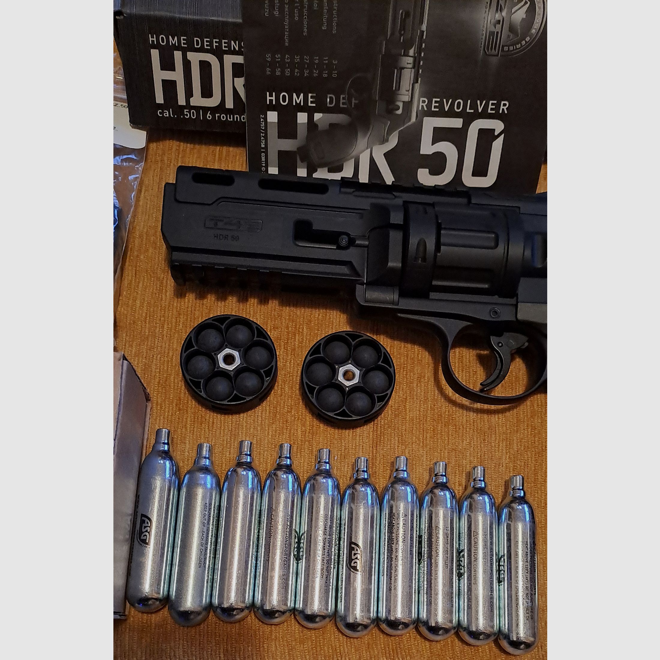 HDR (HomeDefenseRevolver) .50 In condizioni perfette, come nuovo