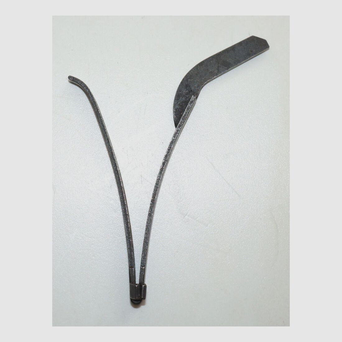 Fabryka broni w Bernie Używana sprężyna uderzeniowa do szwajcarskiego rewolweru ordynansowego 29