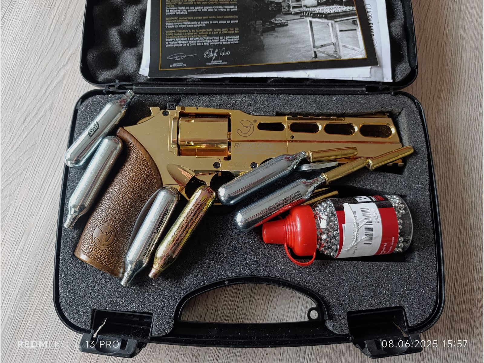 Revolver " CHIAPPA " von FireArms limitiert, 18 Karat Vergoldet