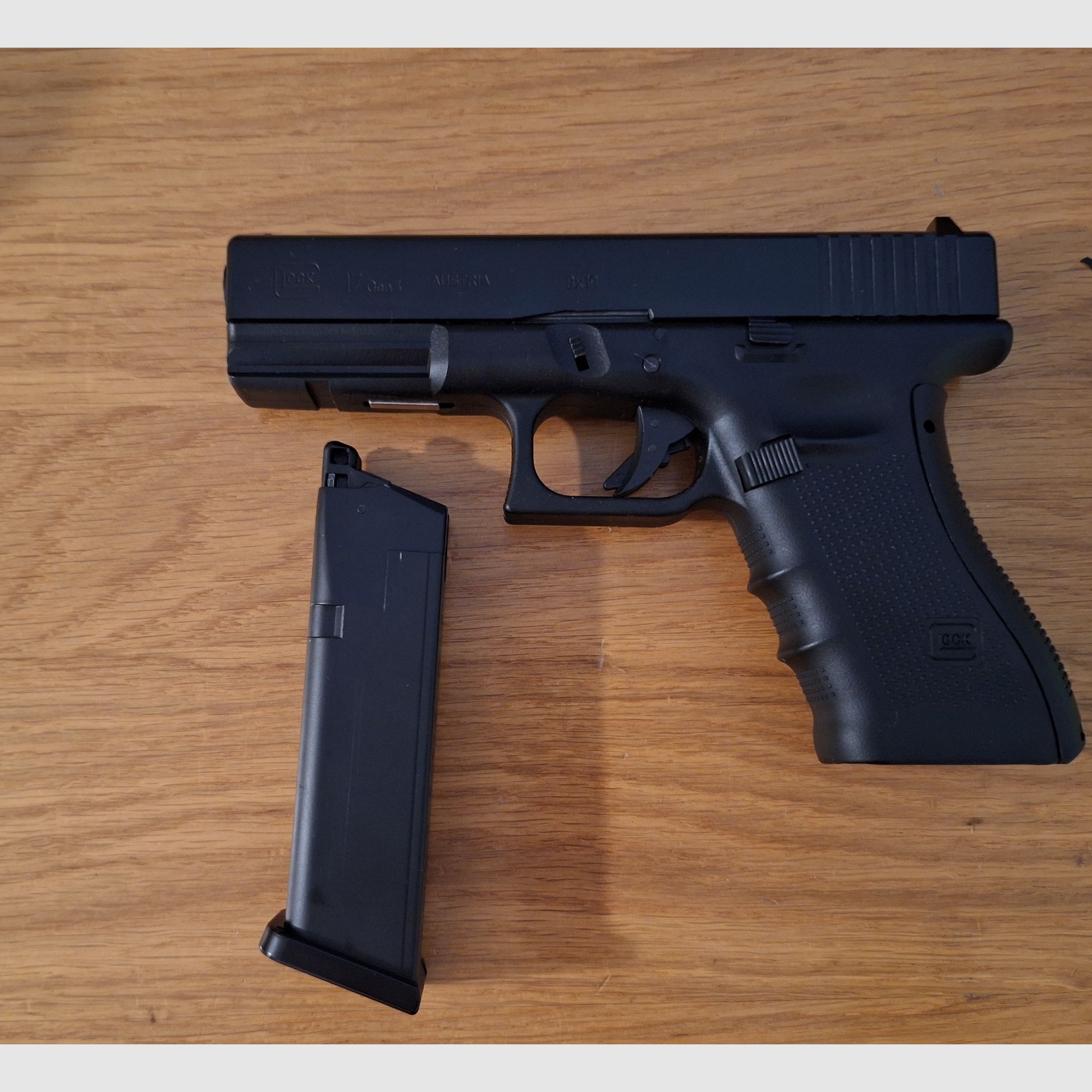 Glock 17 Gen4 Co2 guter Zustand 4,5 mm Stahl-BB mit Blowback
