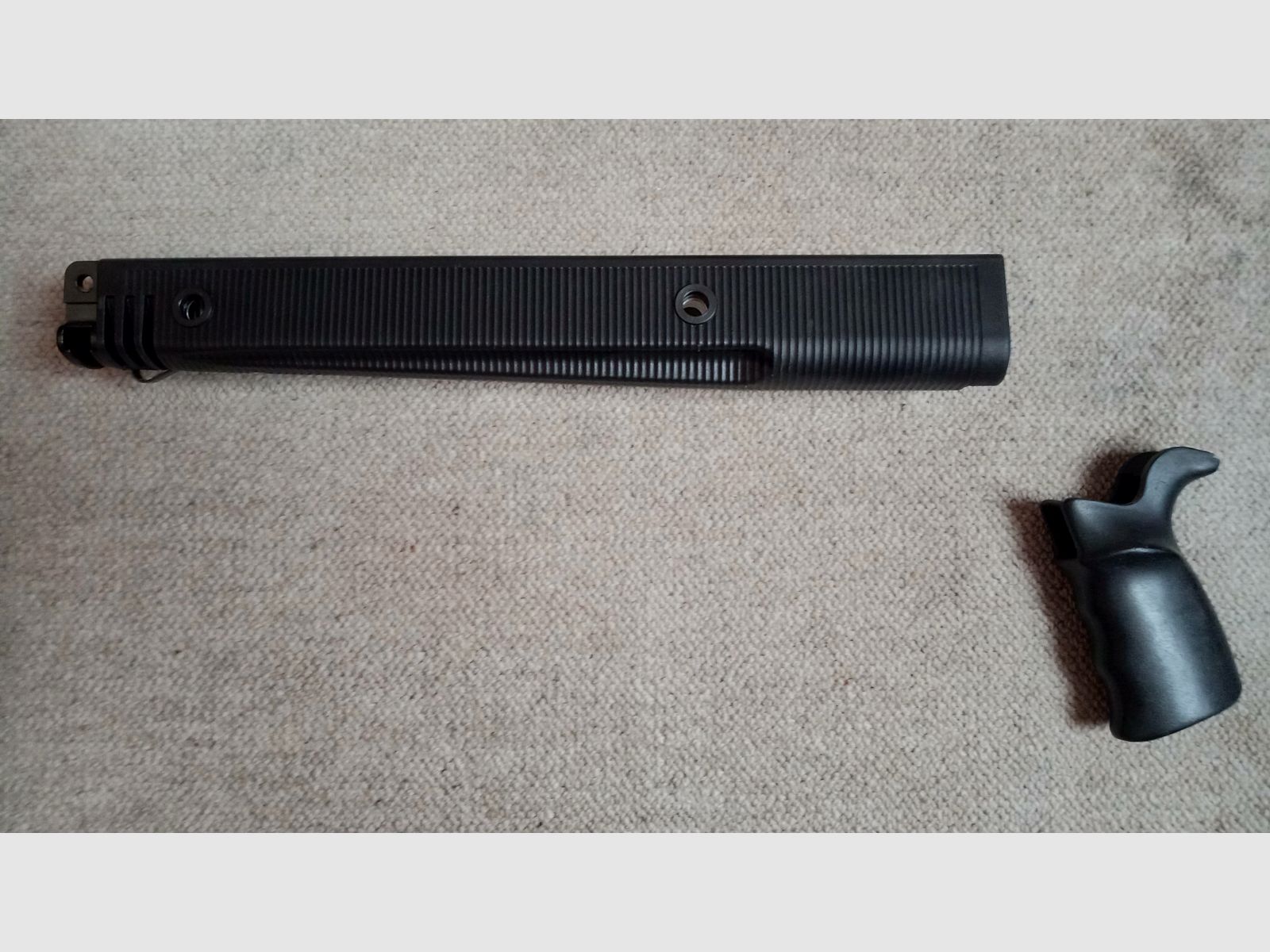 Moderner AC Unity G3 Trapezhandschutz  & Pistolengriff in Schwarz  - Aftermarket Wide Handguard