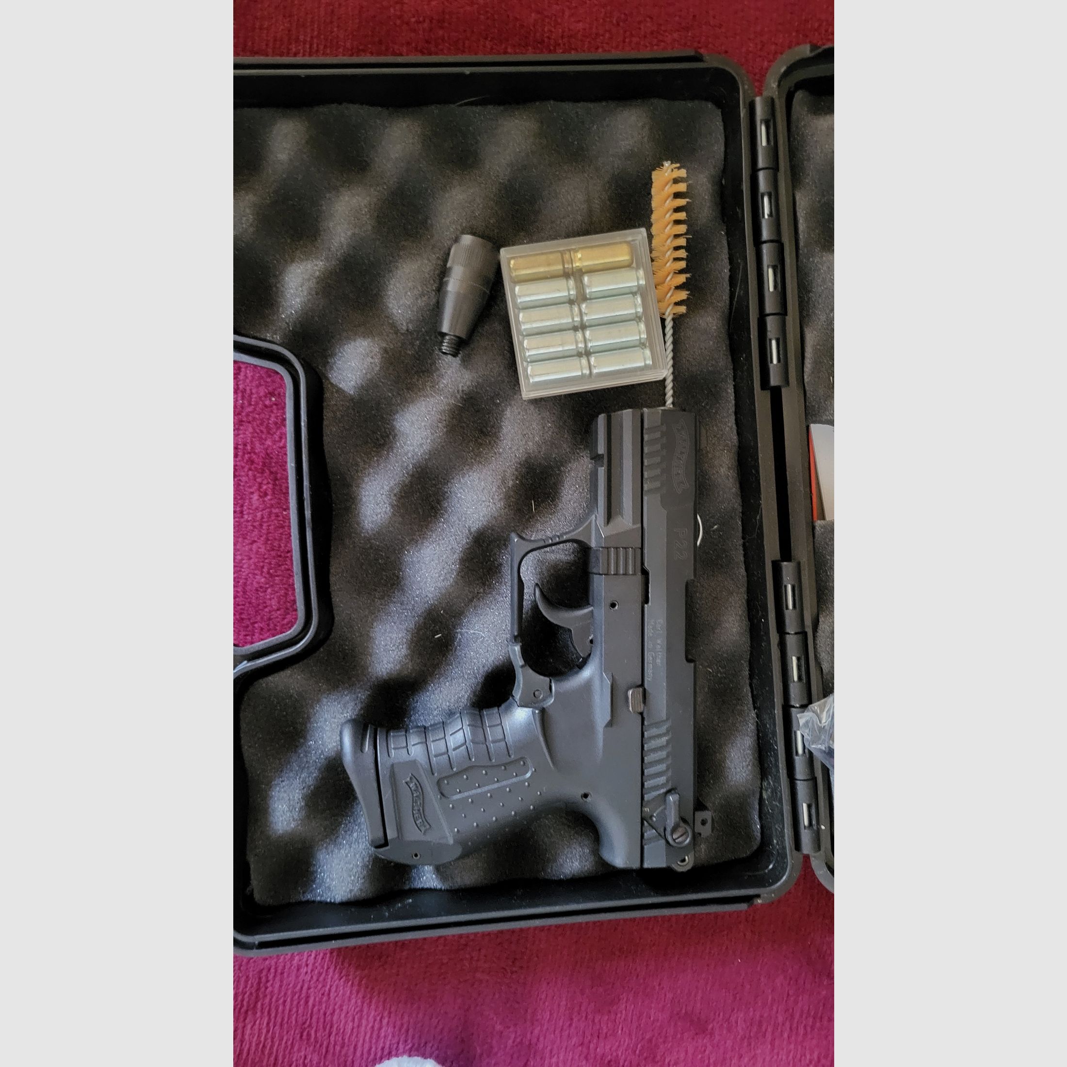 Walther P22. Plus Koffer und Munition.