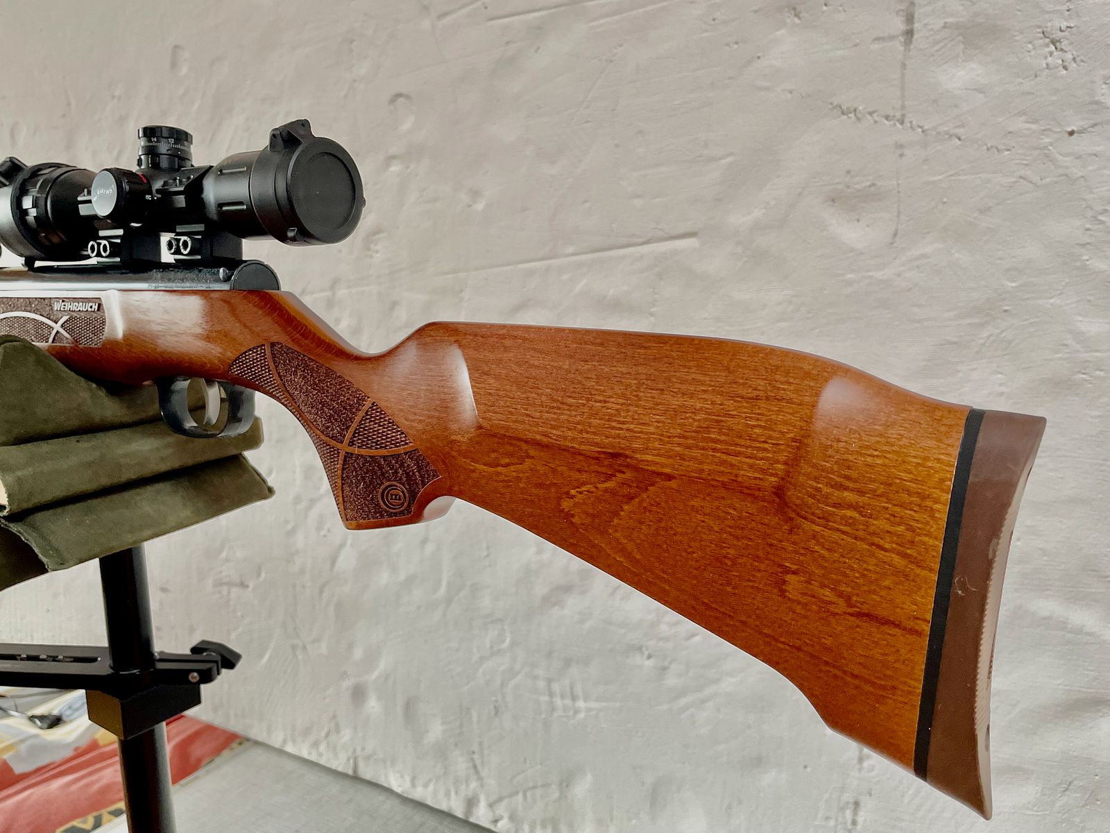 Attraktives Luftgewehr Weihrauch HW 30 S mit Walther Zielfernrohr 4x32