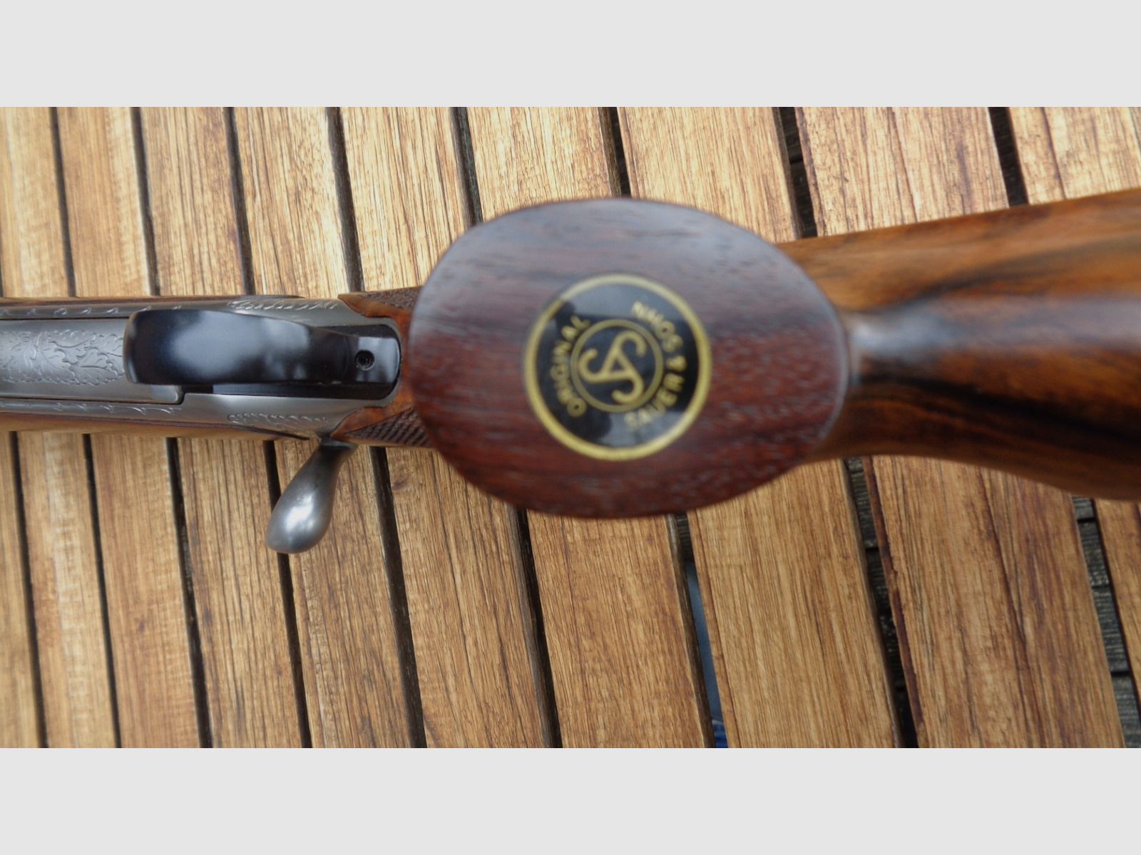 Sauer 202 .375 H&H Europa Luxus E nitriertes Stahlgehäuse Eichenlaub-Gravur ausgesuchtem Nußbaumholz
