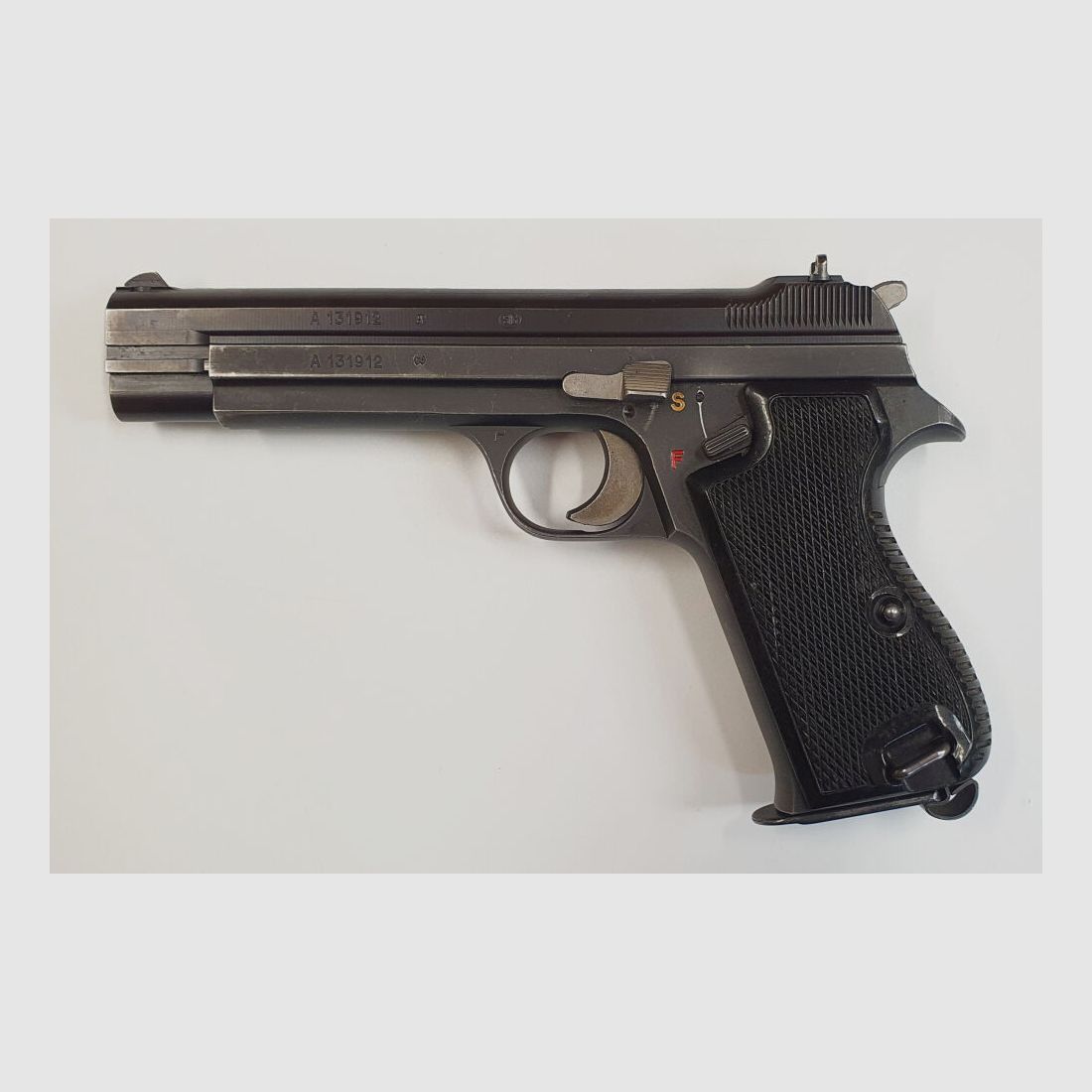 Pistolet SIG P210-2 w kalibrze 9mm Luger (9x19) w tym kabura i zapasowy magazynek, WYPRODUKOWANE W SZWAJCARII, zdjęcie 4 z 10