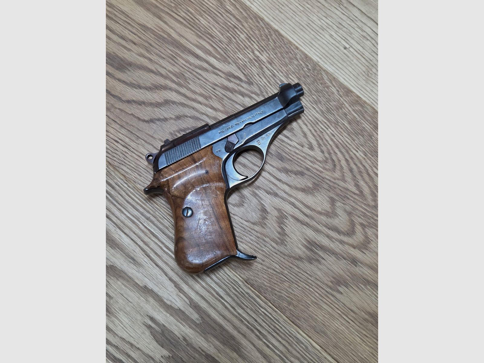 Pistola Beretta Mod. 70 7.65 mm Browning usata, impugnature in legno, immagine 1 di 4