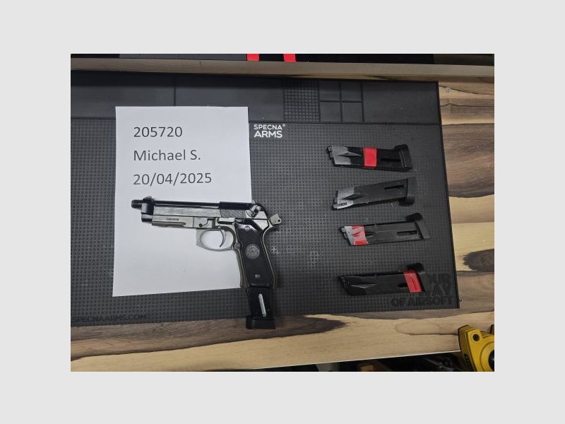 WE M9 CO2 + 4 Magazine
