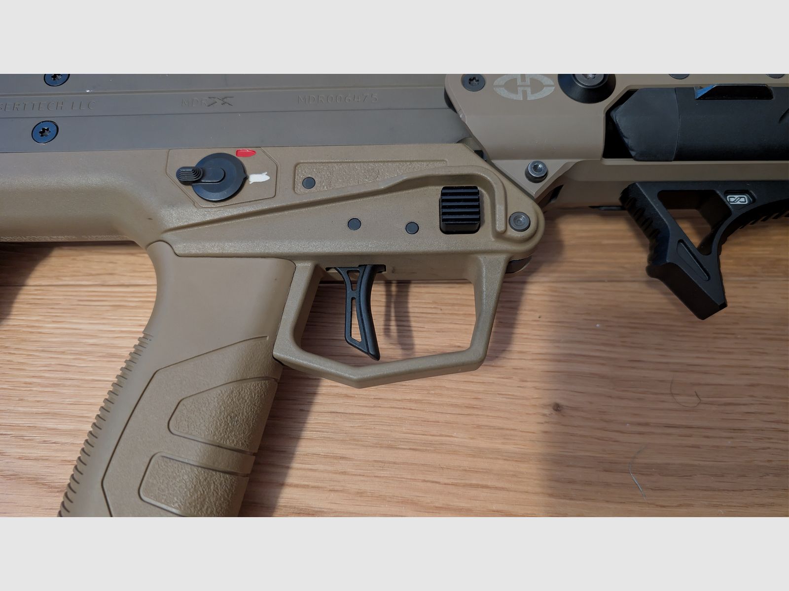 Desert Tech MDRX mit BLK LBL Mantis und Jard Abzug