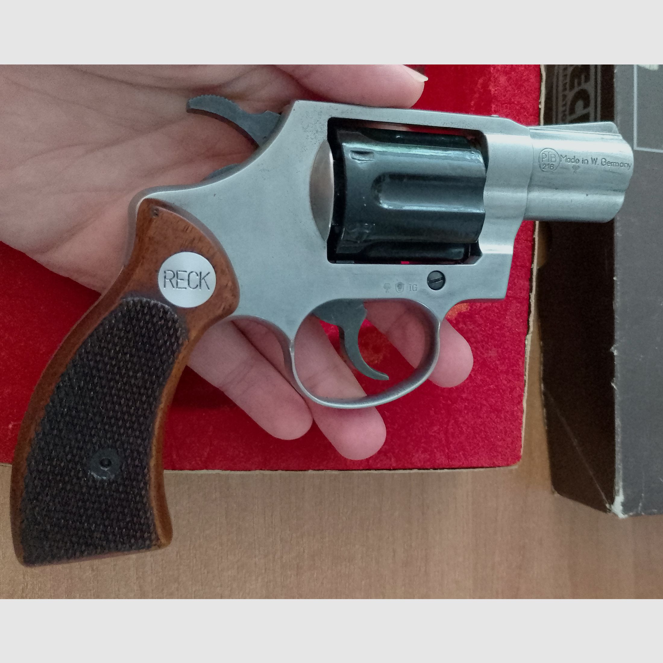 Reck Cobra im Kaliber .380 Knall bzw. 9 mm R.Knall mit Verpackung!