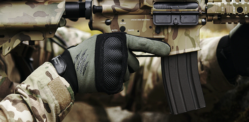 How are airsoft guns classified?