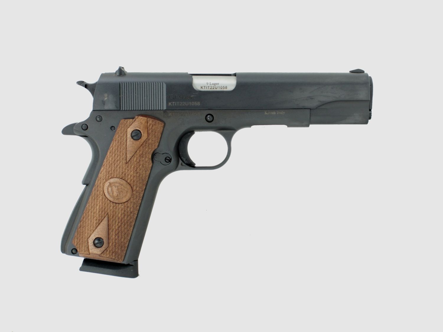 Pistola semiautomática CHIAPPA 1911 Field Grade cal. 9mm Luger con cargador de 10 cartuchos, imagen 3 de 3