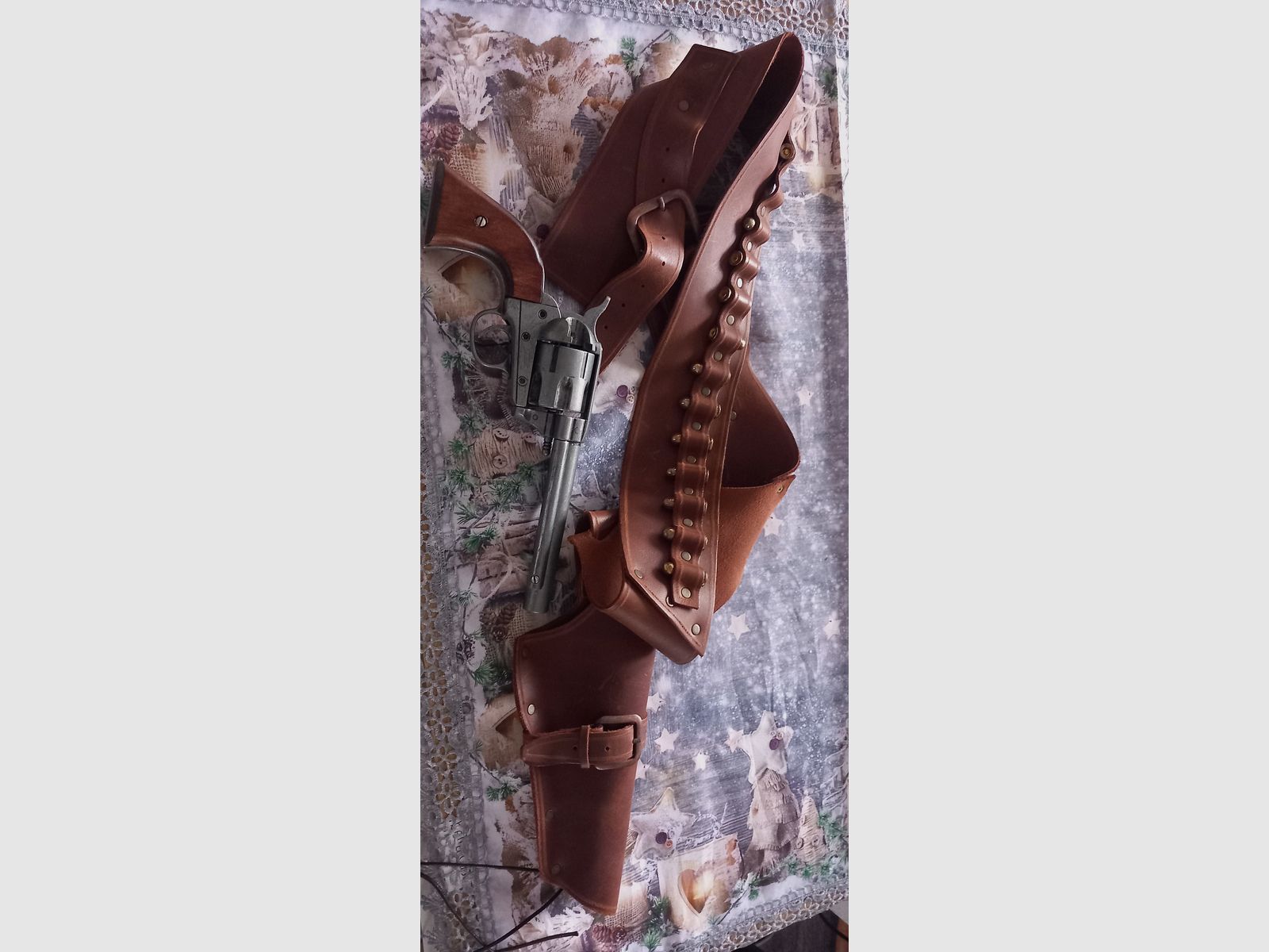 Westernholster Echtleder Mit Deko Patronen und Revolver 