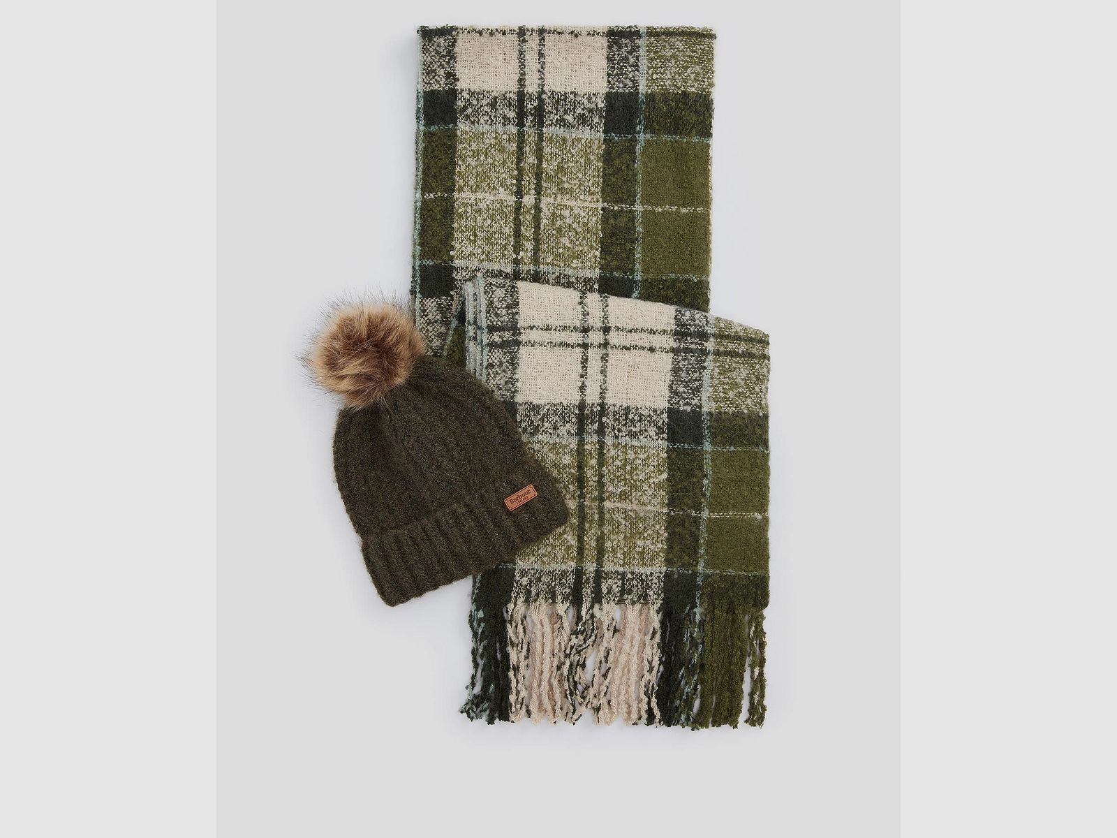 Barbour Saltburn Beanie & Tartan-Schal-Geschenkset, Loden, Bild 1 von 6