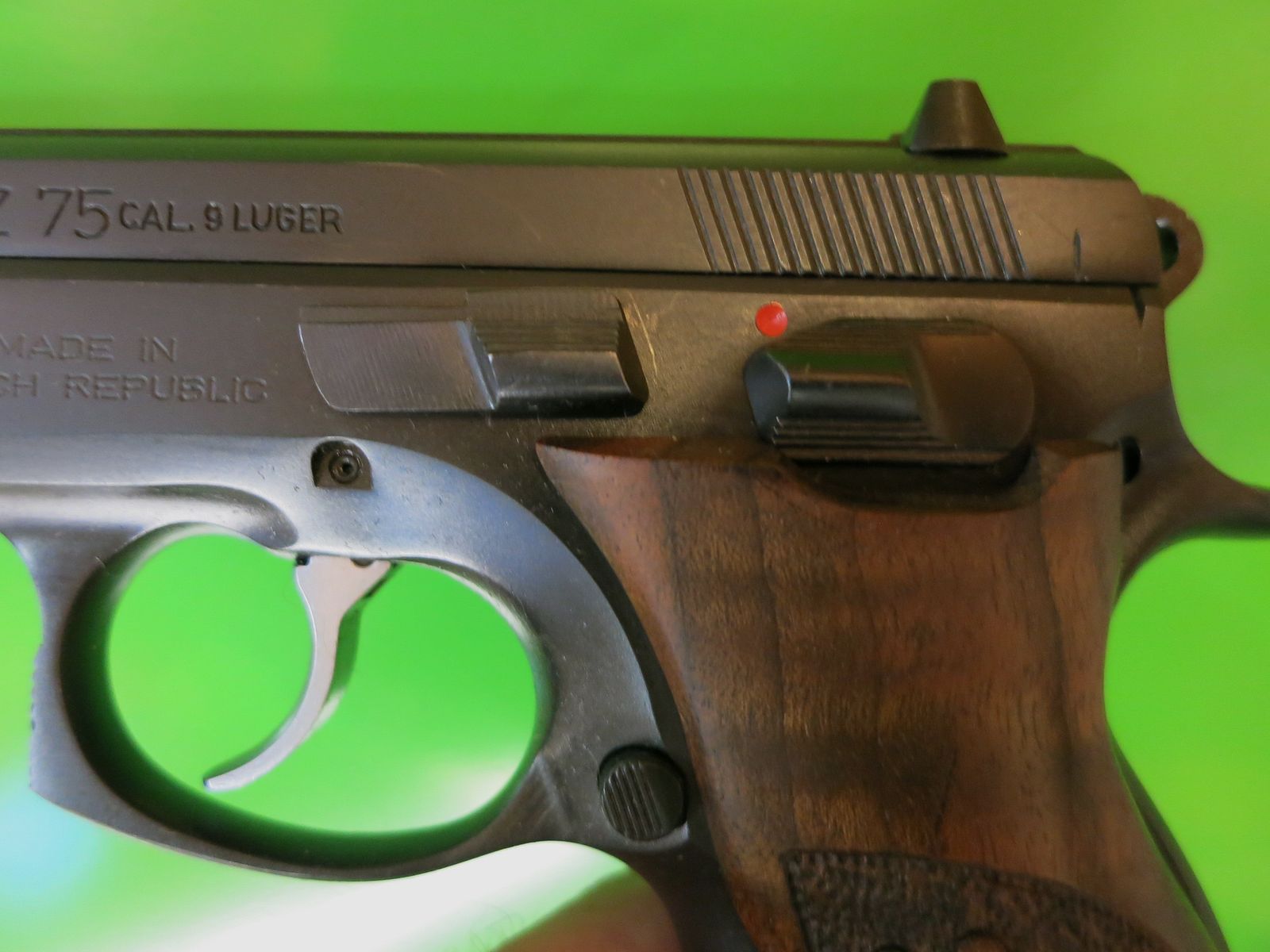 Brünner M 75 bzw. ČZ 75 (Česká zbrojovka), halbauto. Selbstladepistole Kaliber 9 × 19 mm       #93-