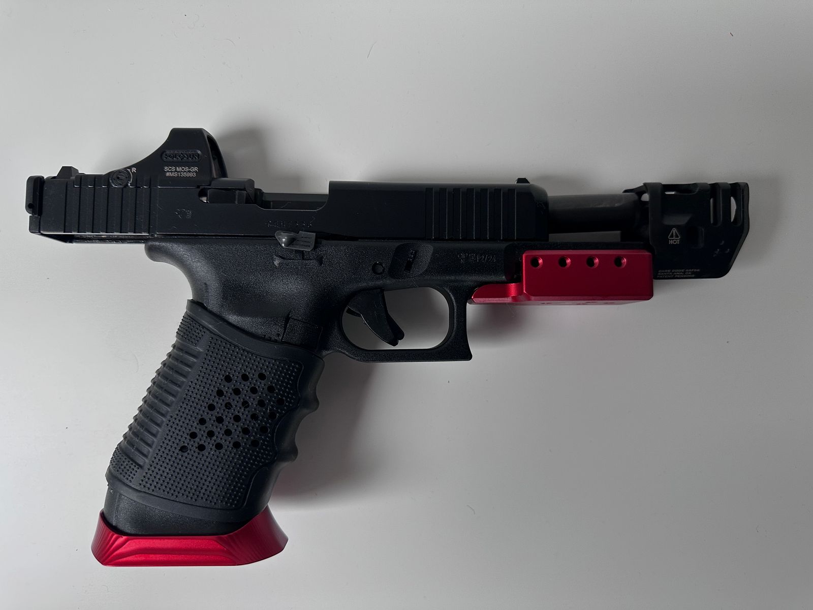 Glock 17 Gen5 MOS (01/2025), Strike Industries Comp, Holosun SCS-MOS-GR, Black Trident Holster, many extras, as good as new