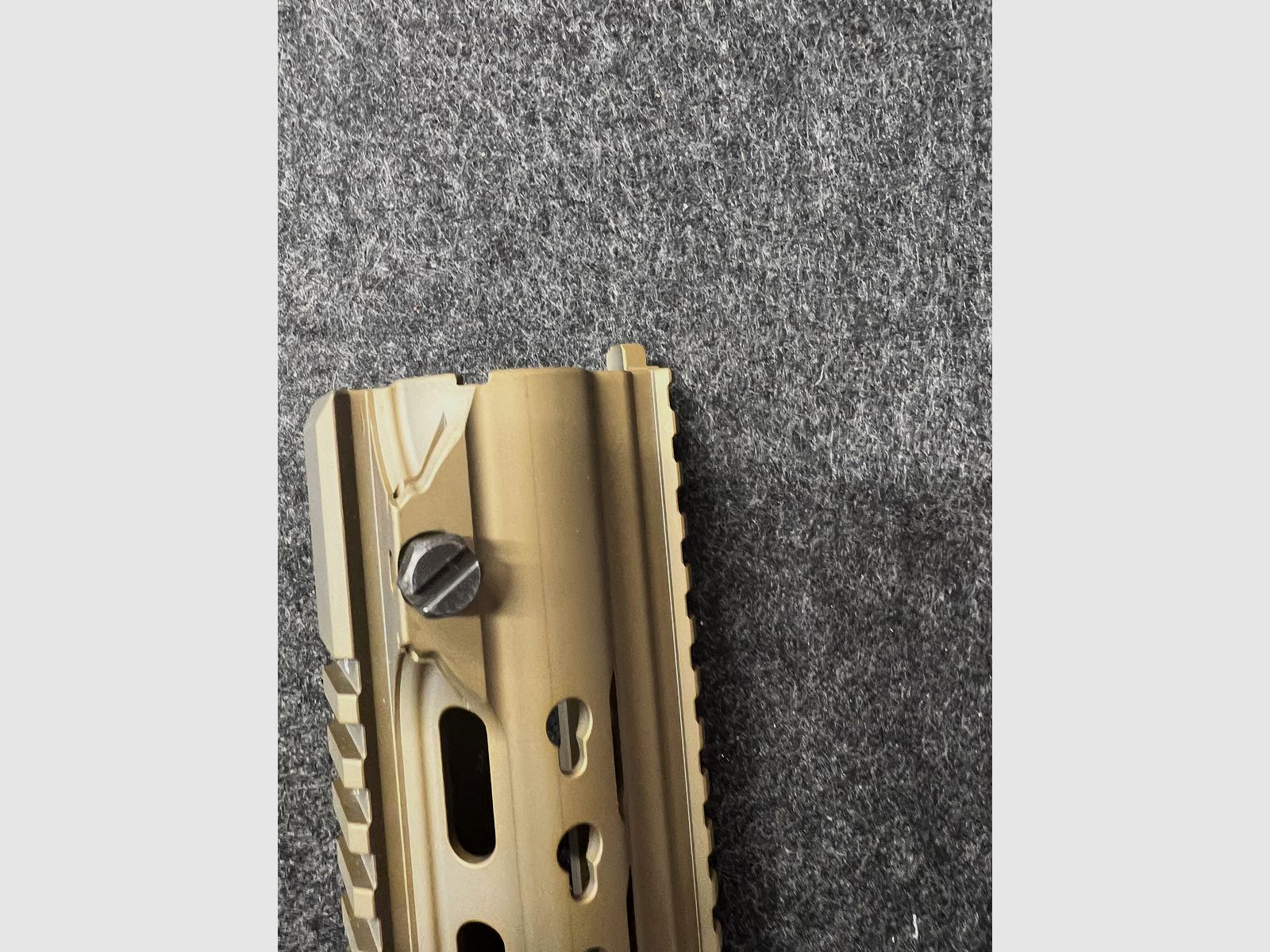 HK MR223 / HK416 Slim Line Handguard 10″ FDE – neuwertig