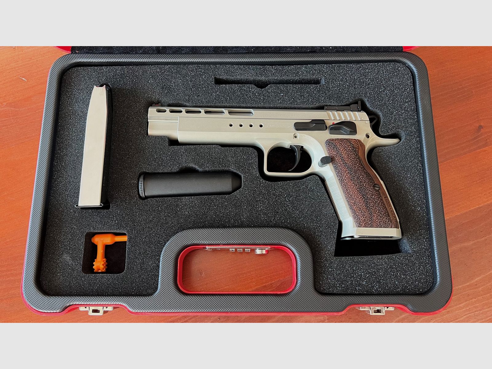 Tanfoglio Gold Match 9mm 6'' wie neu (keine 200 Schuss)