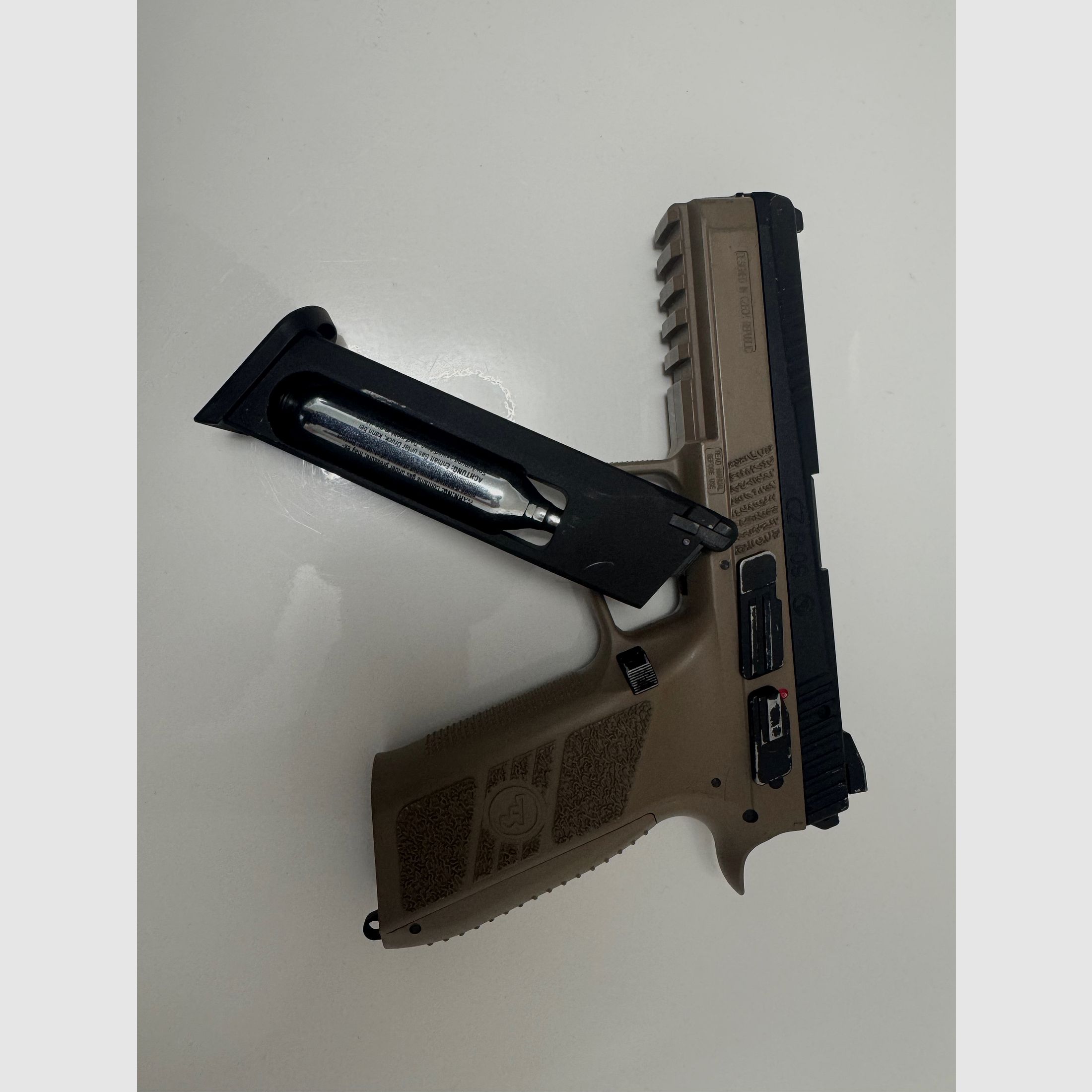 Airsoft CZ-P09 6mm glissière en métal avec chargeur Co2