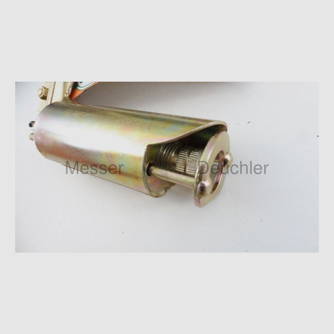 Gobble vole self-shooting device