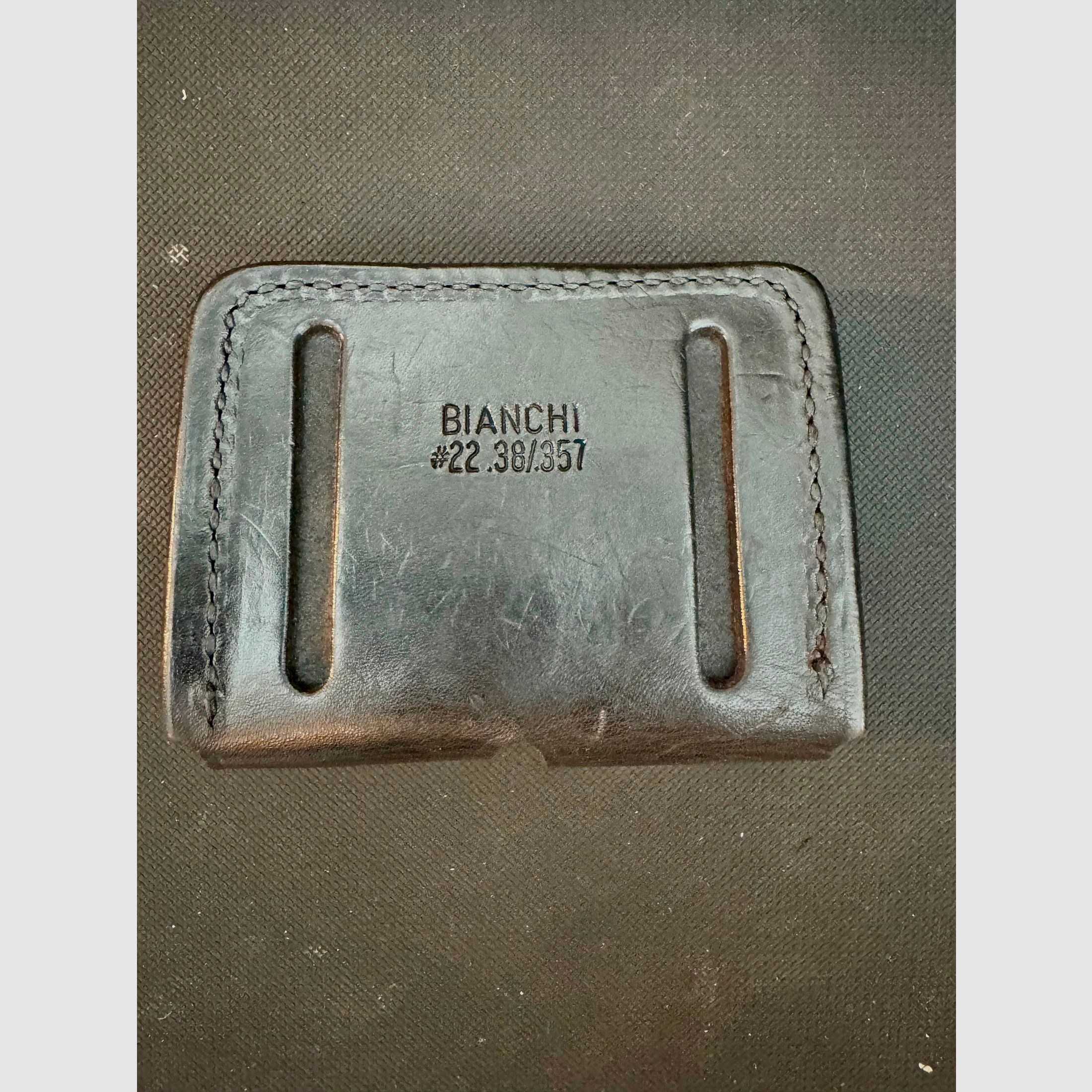 Bianchi Speed Strip con funda de cuero de Bianchi (#22) .38Especial .357Magnum (50)