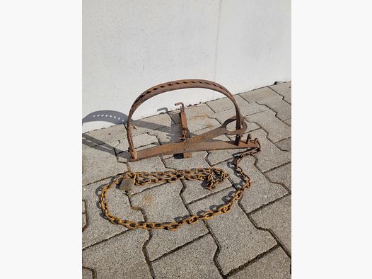 Fangeisen Dekoration Bärenfalle  37cm x 45cm mit Kette