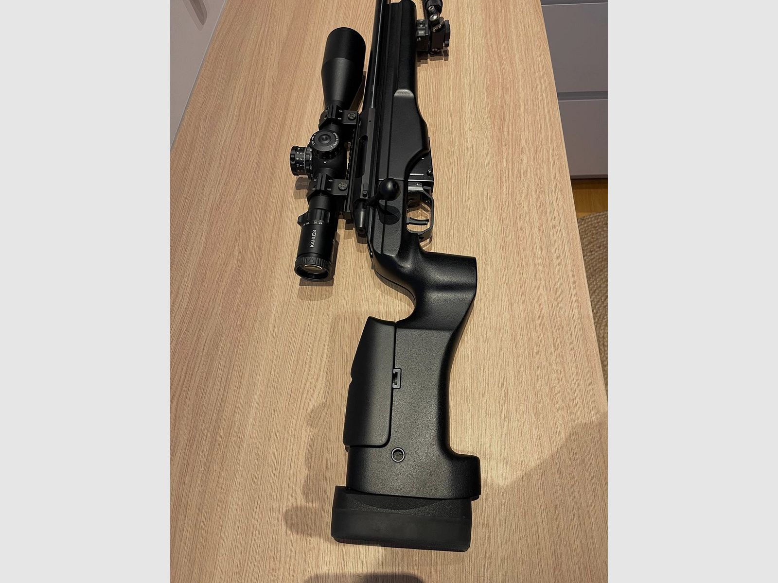 SAKO TRG 22 (.308 Win) + Kahles K 624i CW 6-24x56 Mil4 + ERATAC + SAKO Mündungsbremse + ATLAS BT65-NC + Picatinny Schiene + Tasmanian Tiger Gewehrtasche