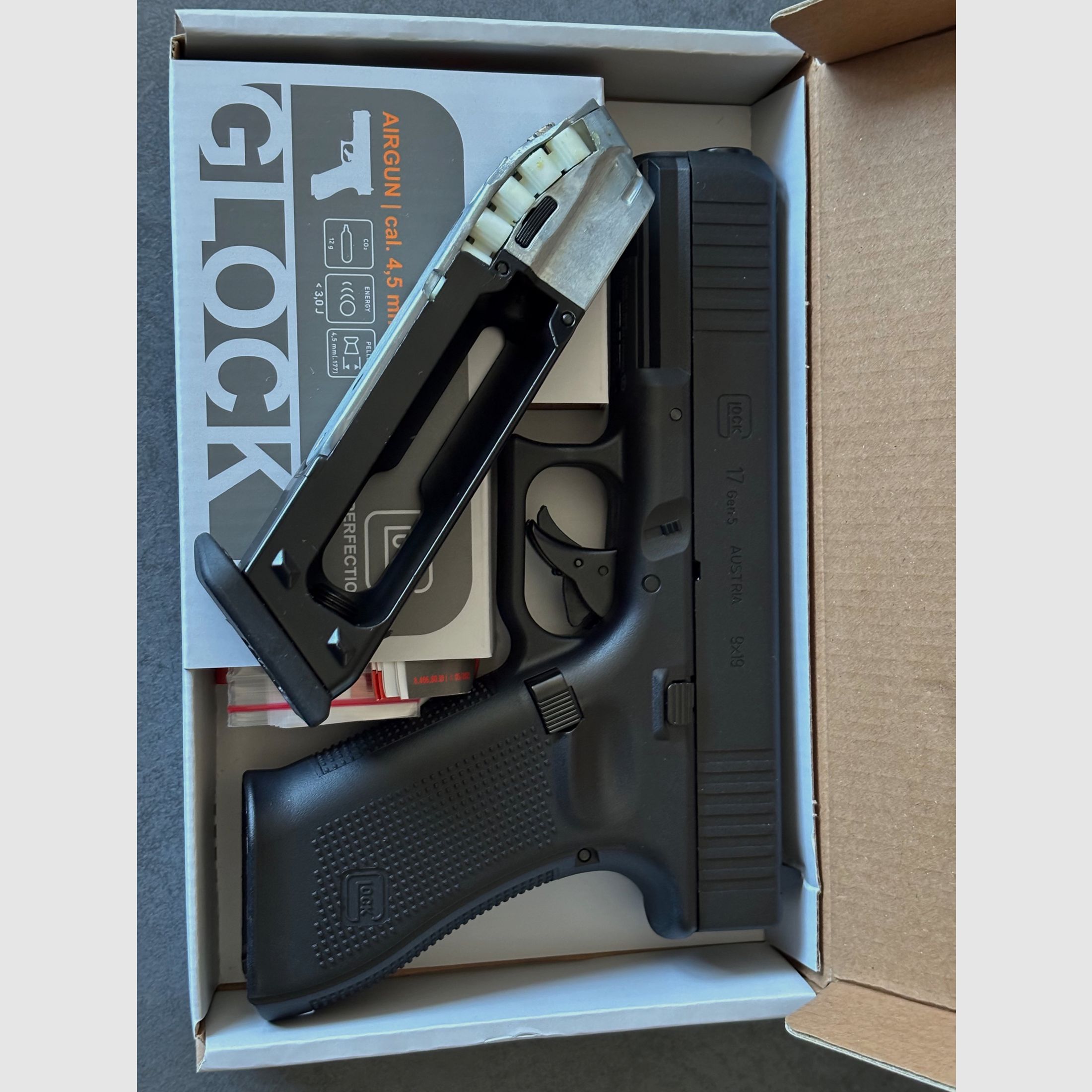 GLOCK 17, Gen5, Co2-Pistole, Kaliber 4,5mm, Diabolo Blowback(P18) SET !! NEU und OVP, Bild 2 von 8