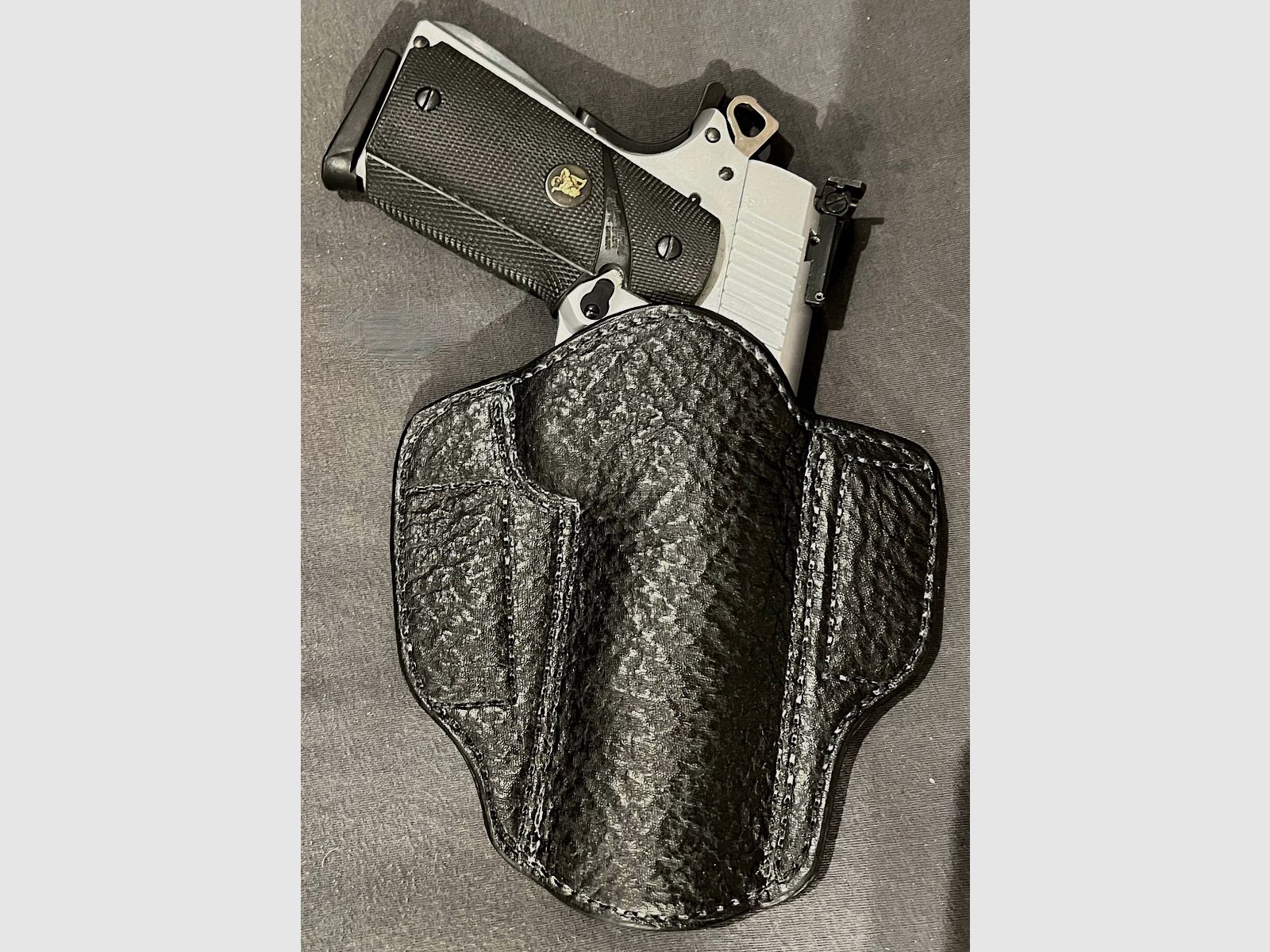 Wilson Combat 1911 Pancake‑Holster — echtes Haifischleder — Sammlerklasse