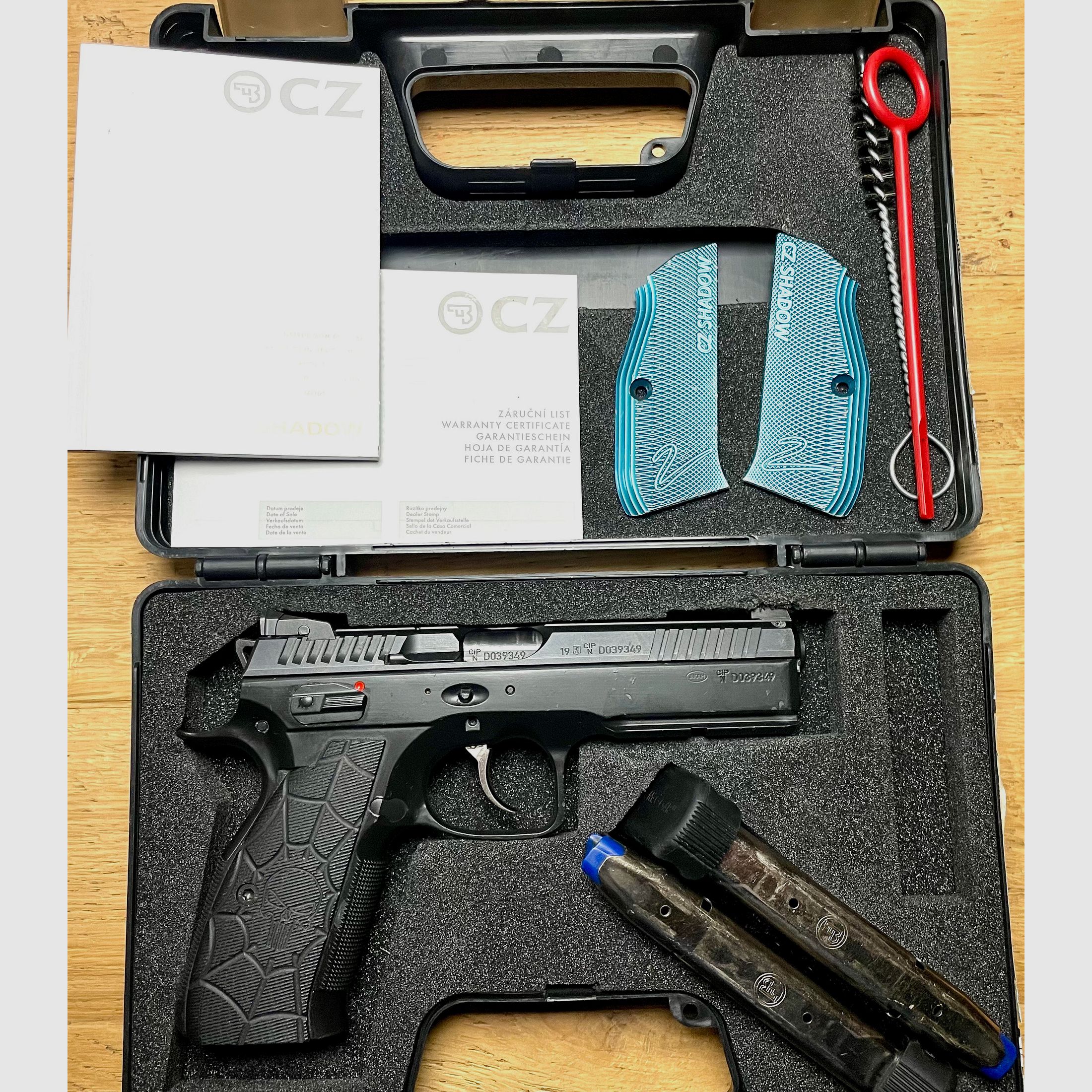 CZ Shadow 2 w 9 mm Luger z okładkami rękojeści „Punisher”