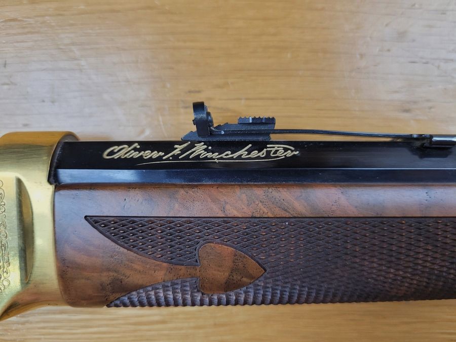 Winchester Kommemoration « Oliver F. Winchester » 1894 – 20.000 Ex. – Wunderschöne Quadrillagen – 38-55Win – Originalverpackung – Zustand TOP!, Bild 20 von 30